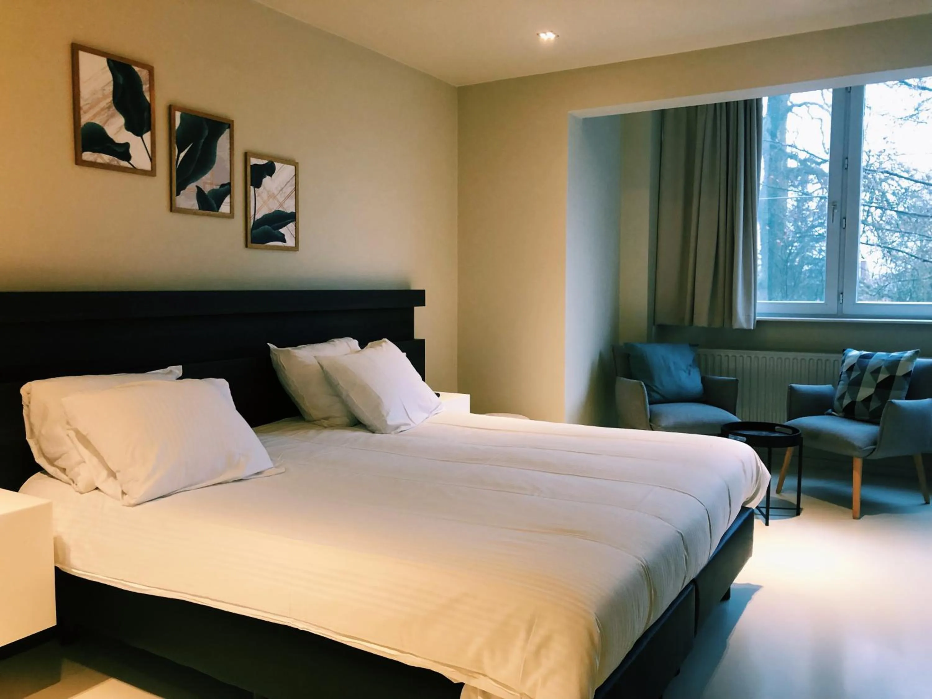 Bed in Auberge du Vieux Cedre, Enghien-Belgique