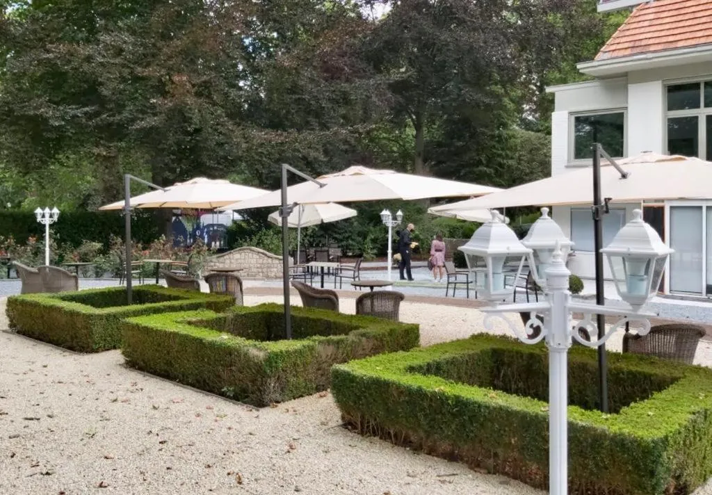 Garden in Auberge du Vieux Cedre, Enghien-Belgique