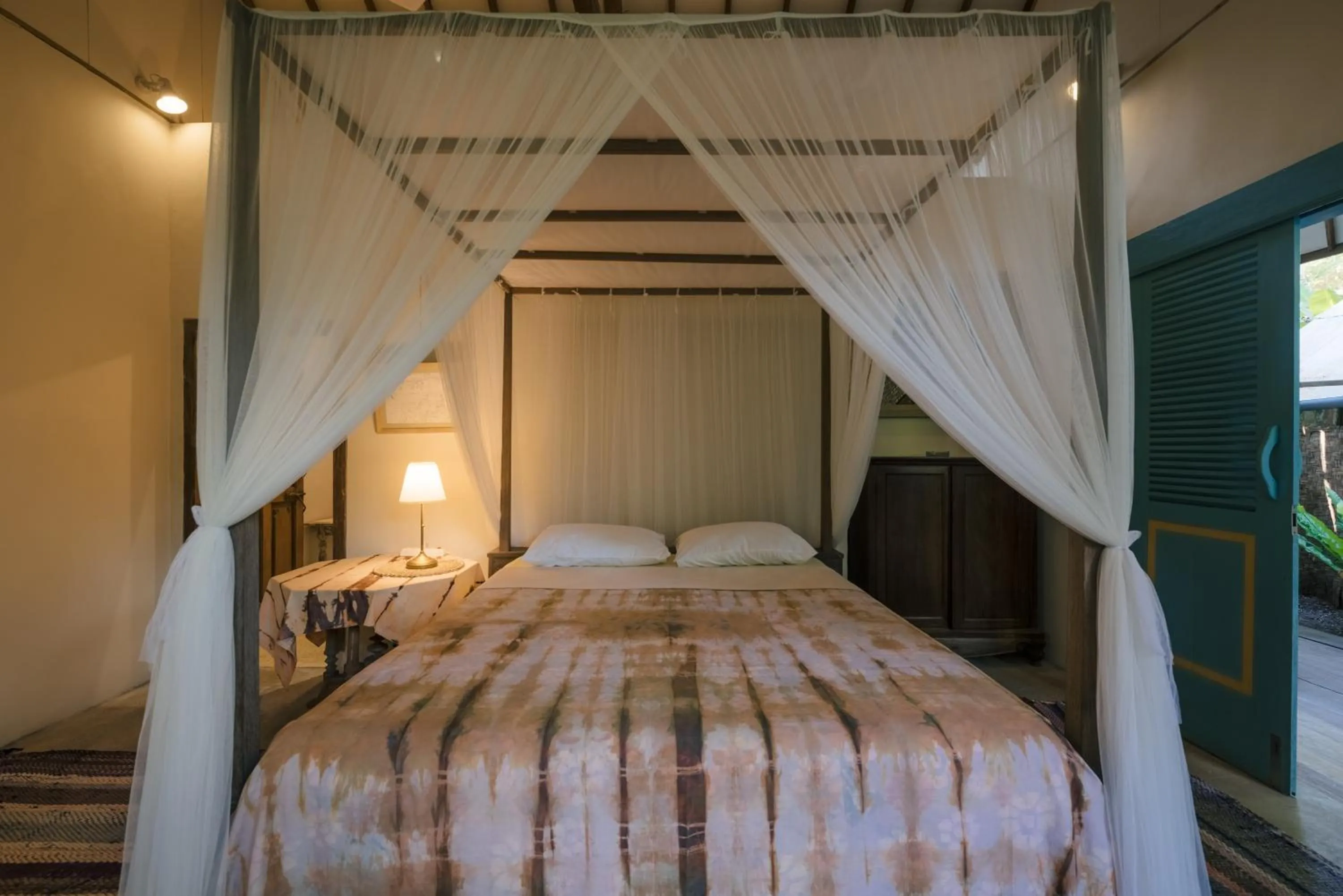 Photo of the whole room, Bed in Pondok Pisang Candidasa