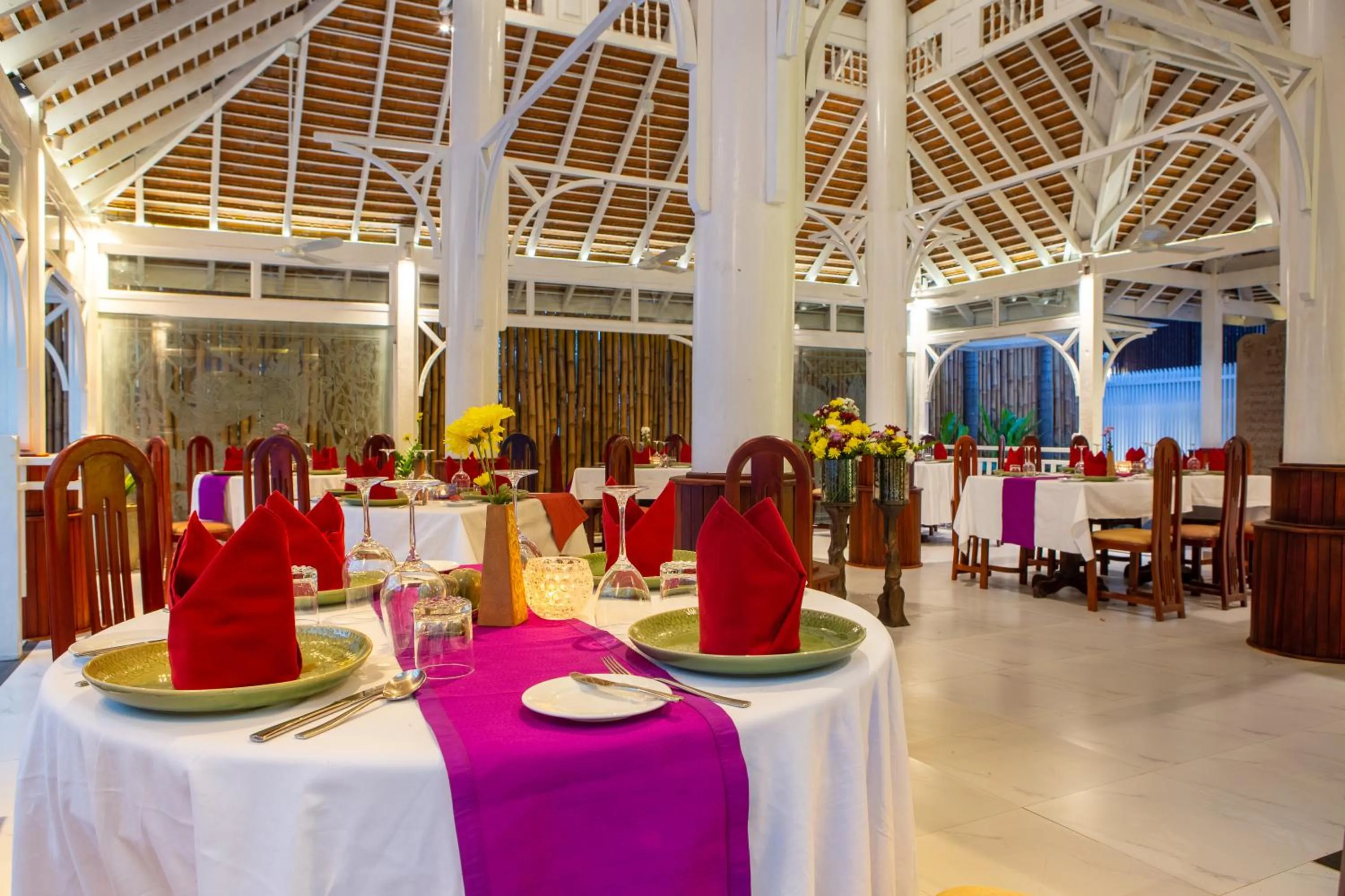 Restaurant/places to eat in Montra Nivesha residence and Art