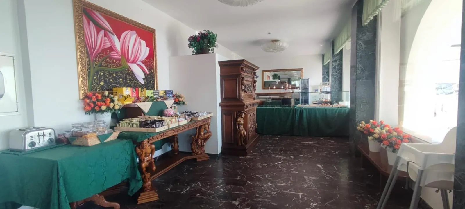 Breakfast in Hotel Negresco