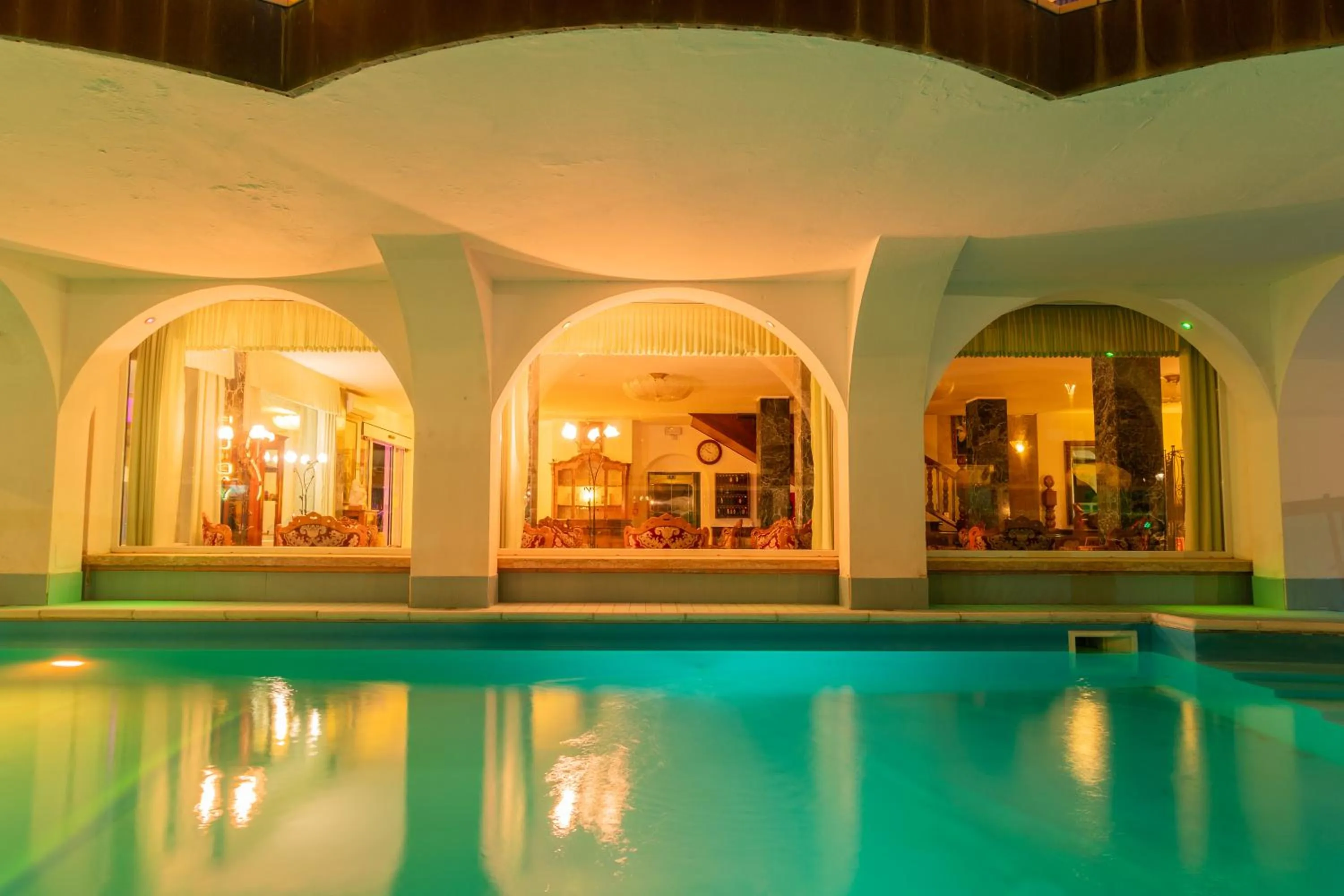 Swimming pool in Hotel Negresco