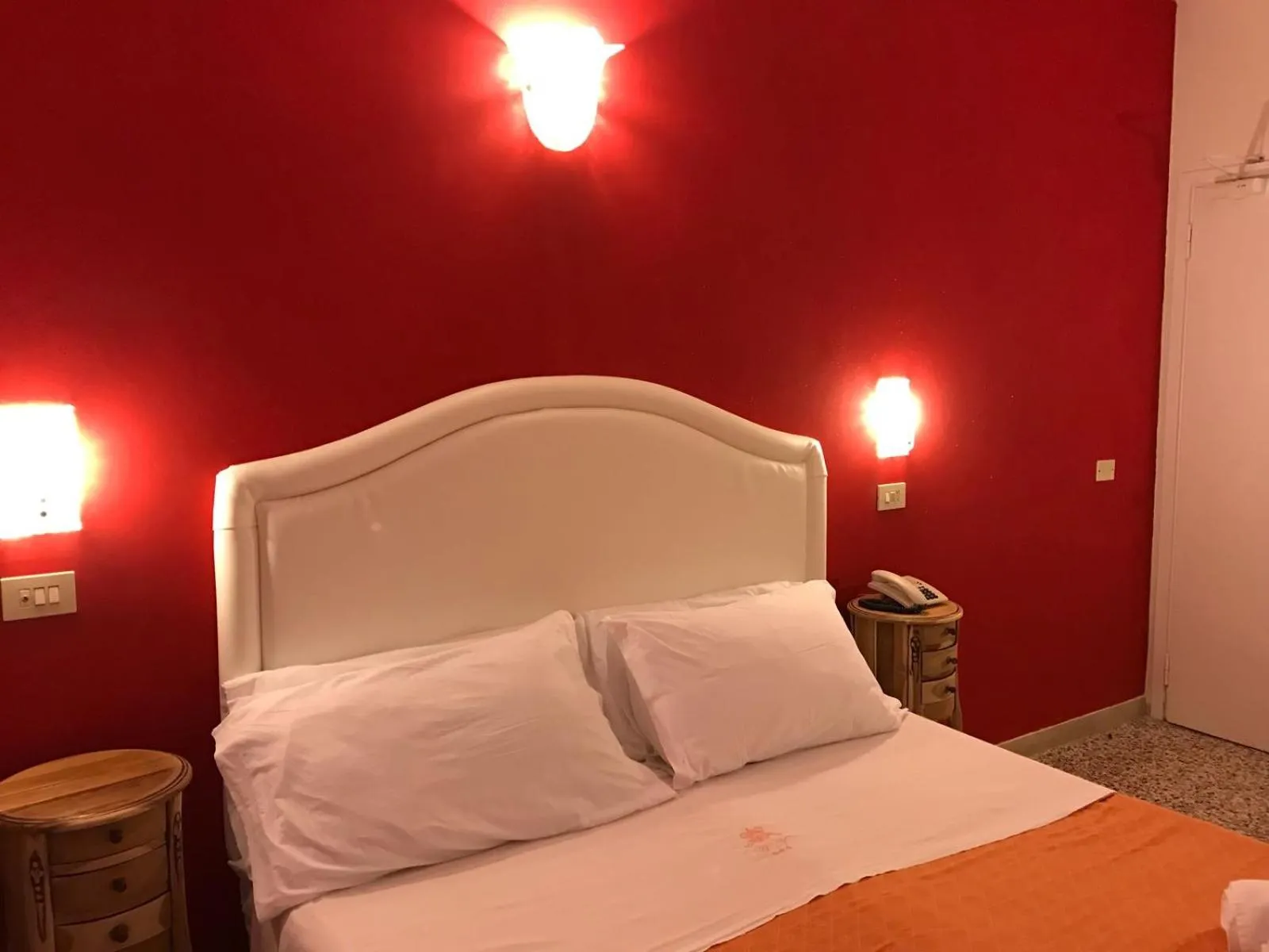 Photo of the whole room in Hotel Negresco