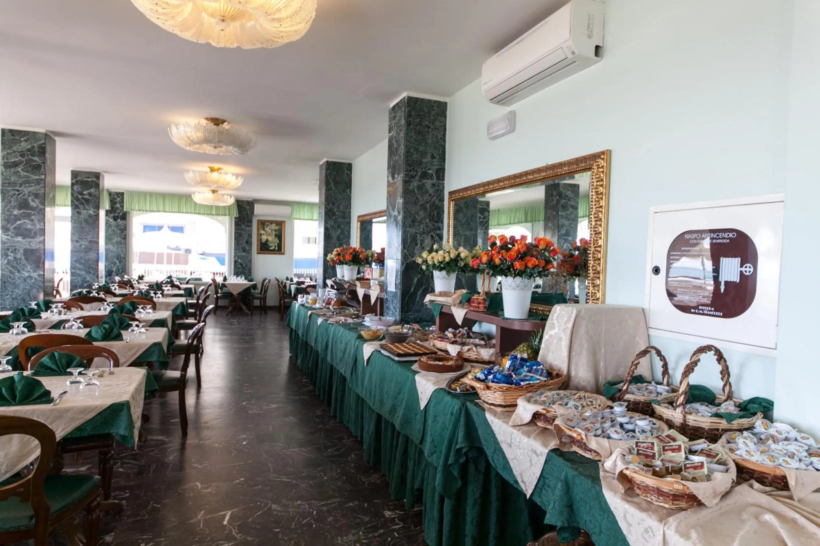 Restaurant/places to eat in Hotel Negresco