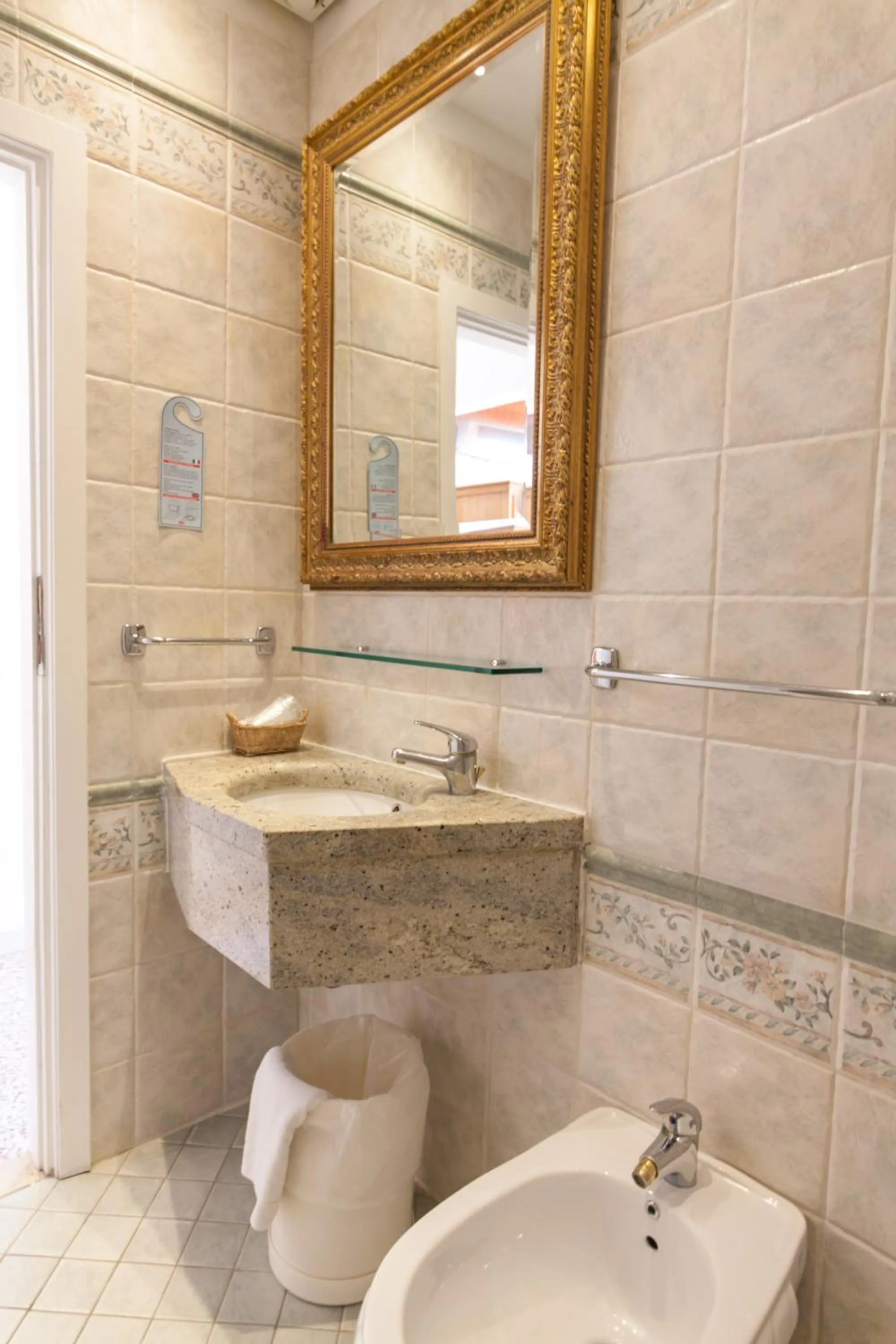 Bathroom in Hotel Negresco