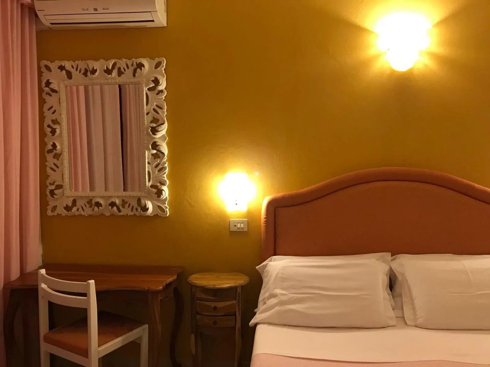 Bed in Hotel Negresco