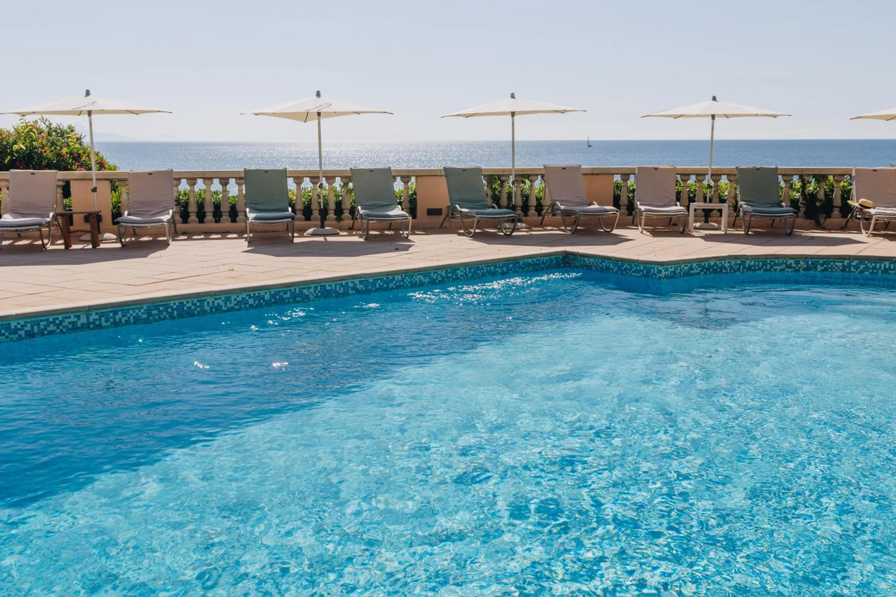 Swimming pool in Alivi