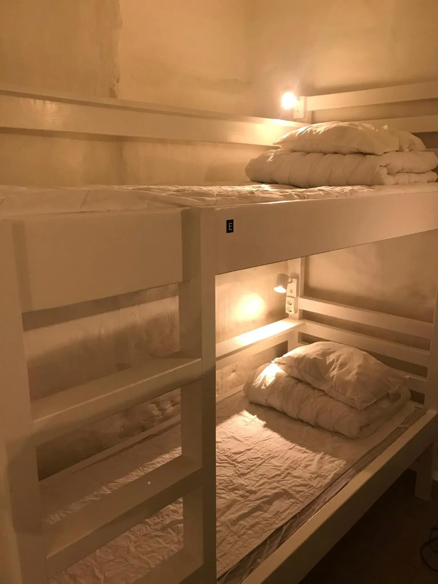 Bed in 8-Bed Dormitory Room in Hostel Dalagatan Bed in 8-Bed Dormitory Room in Hostel Dalagatan