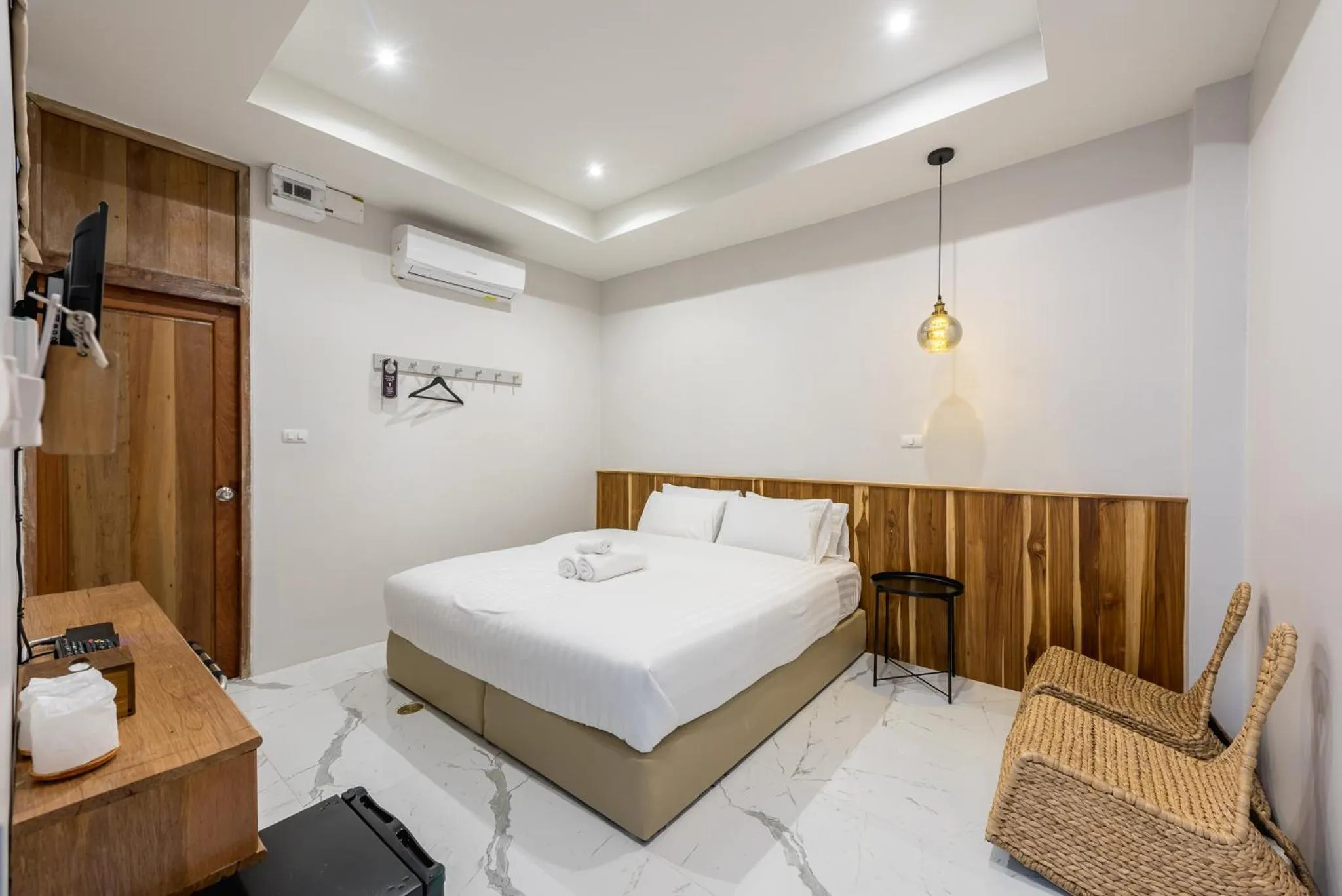 Photo of the whole room, Bed in U Chiangkhan