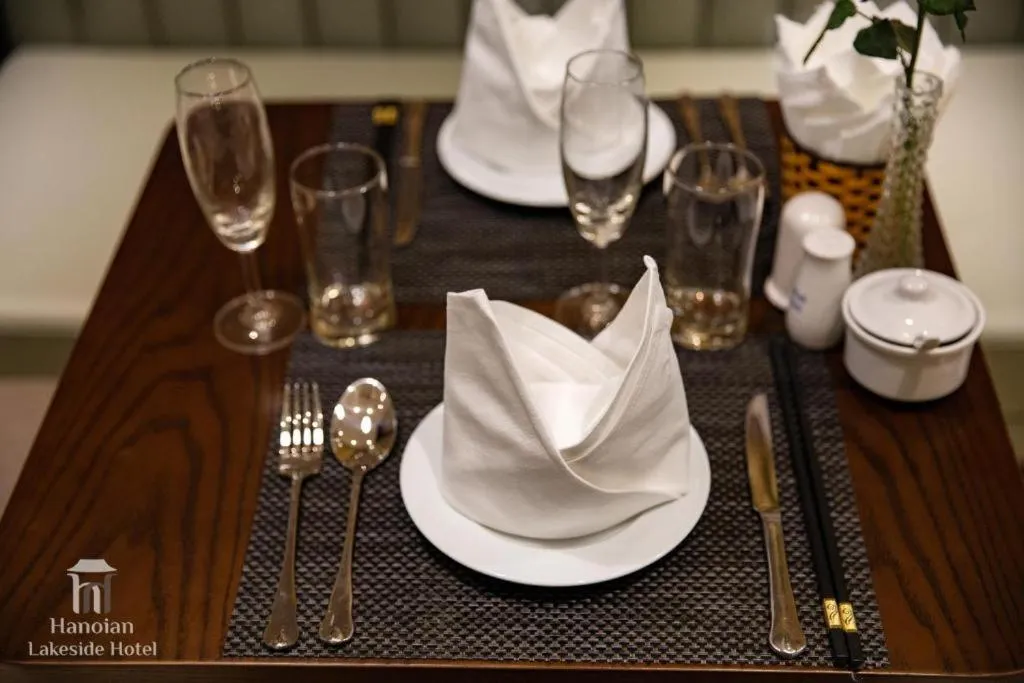 Restaurant/places to eat in Hanoi Lakeside Premium Hotel & Travel