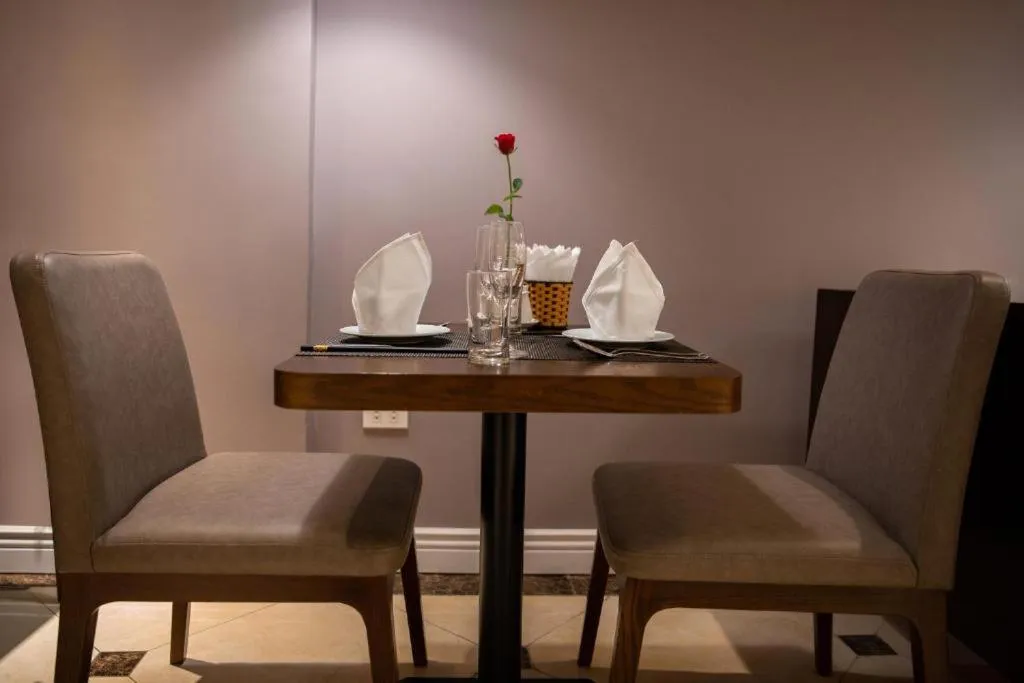 Restaurant/places to eat in Hanoi Lakeside Premium Hotel & Travel