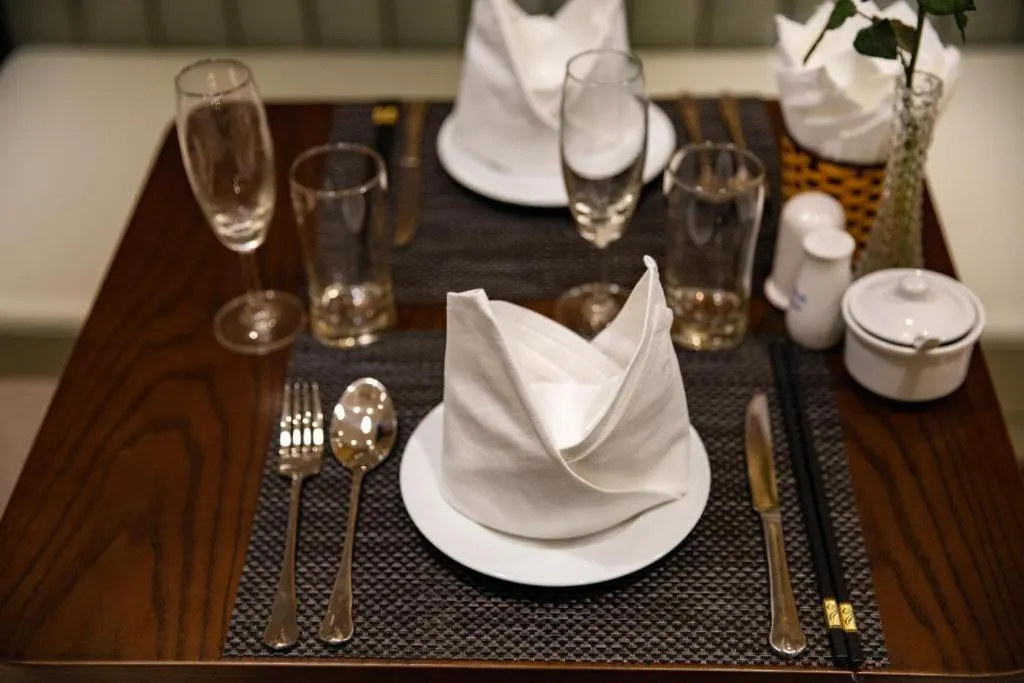 Restaurant/places to eat in Hanoi Lakeside Premium Hotel & Travel