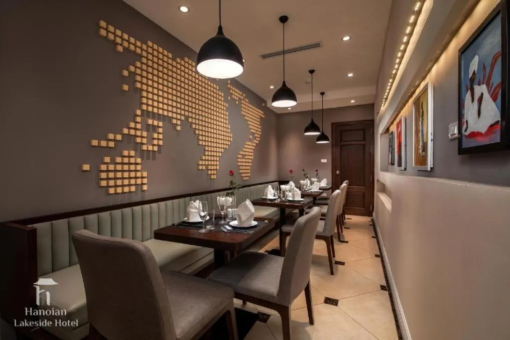 Restaurant/places to eat in Hanoi Lakeside Premium Hotel & Travel