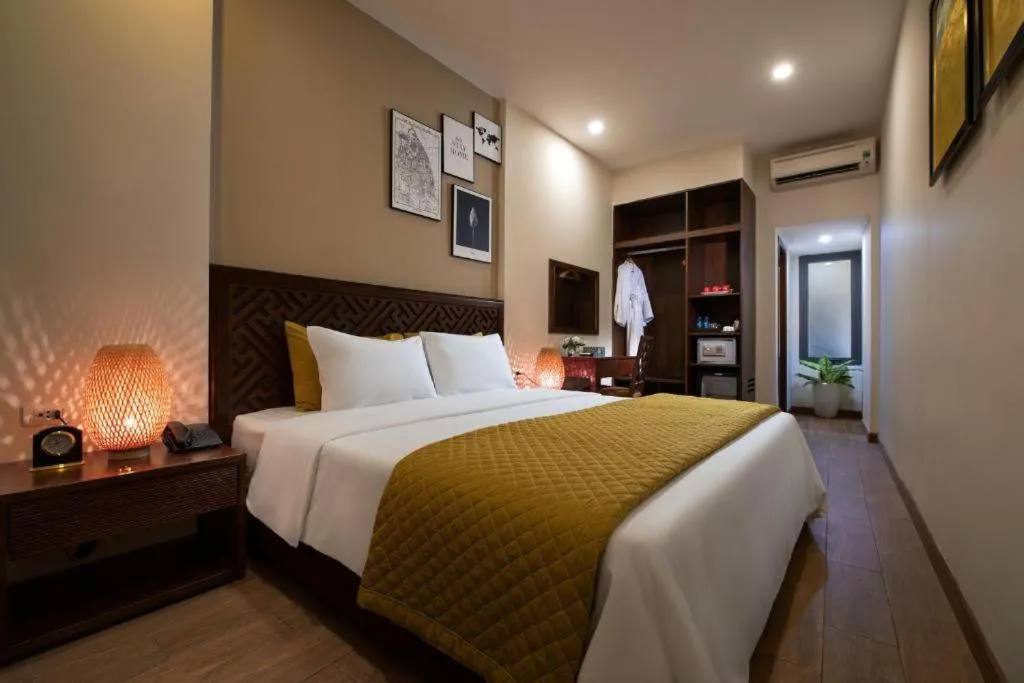 Photo of the whole room, Bed in Hanoi Lakeside Premium Hotel & Travel