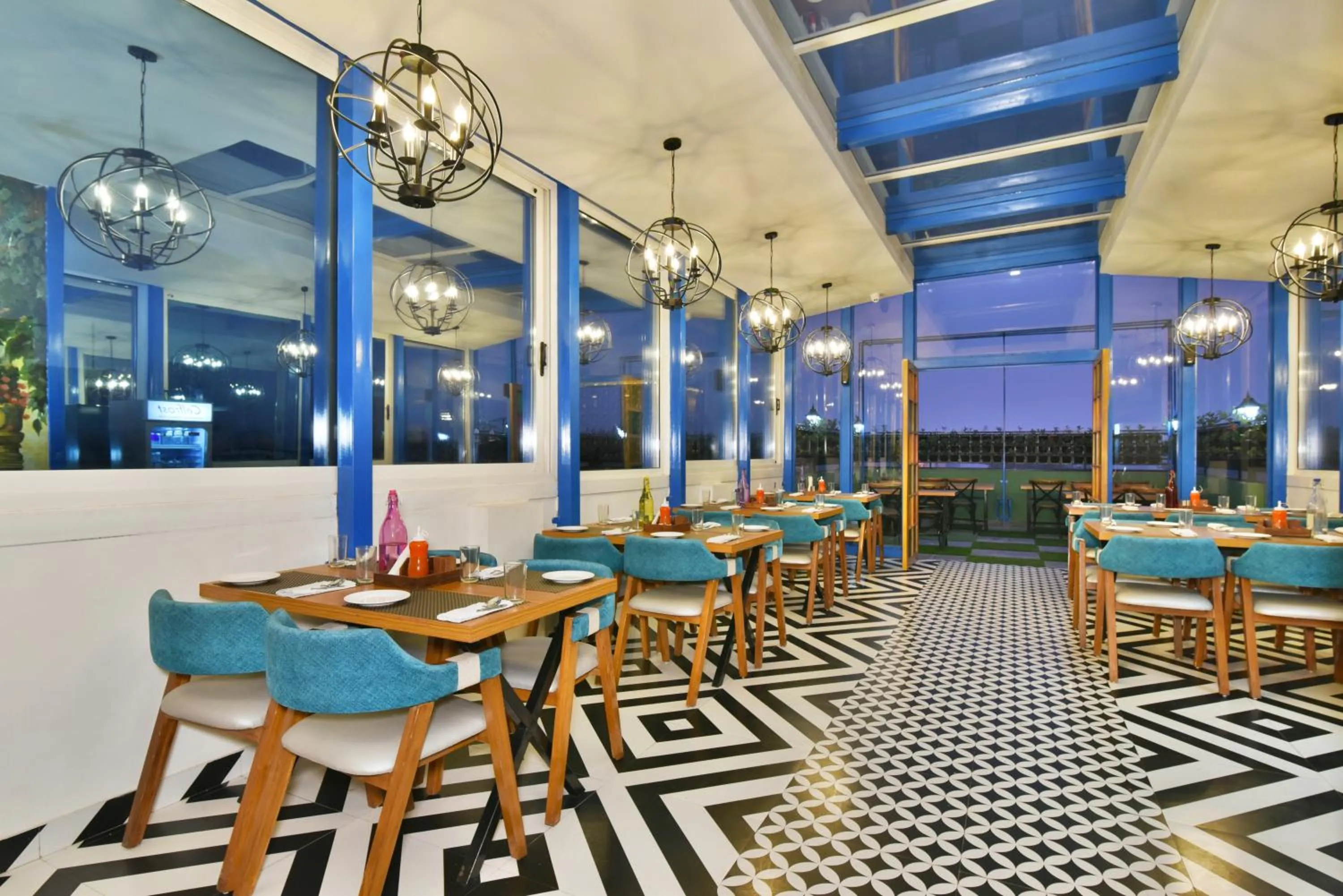 Restaurant/places to eat in Hotel Infa - 400m From Golden Temple