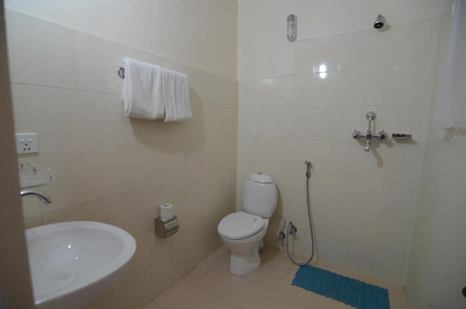 Shower in Hotel Asia