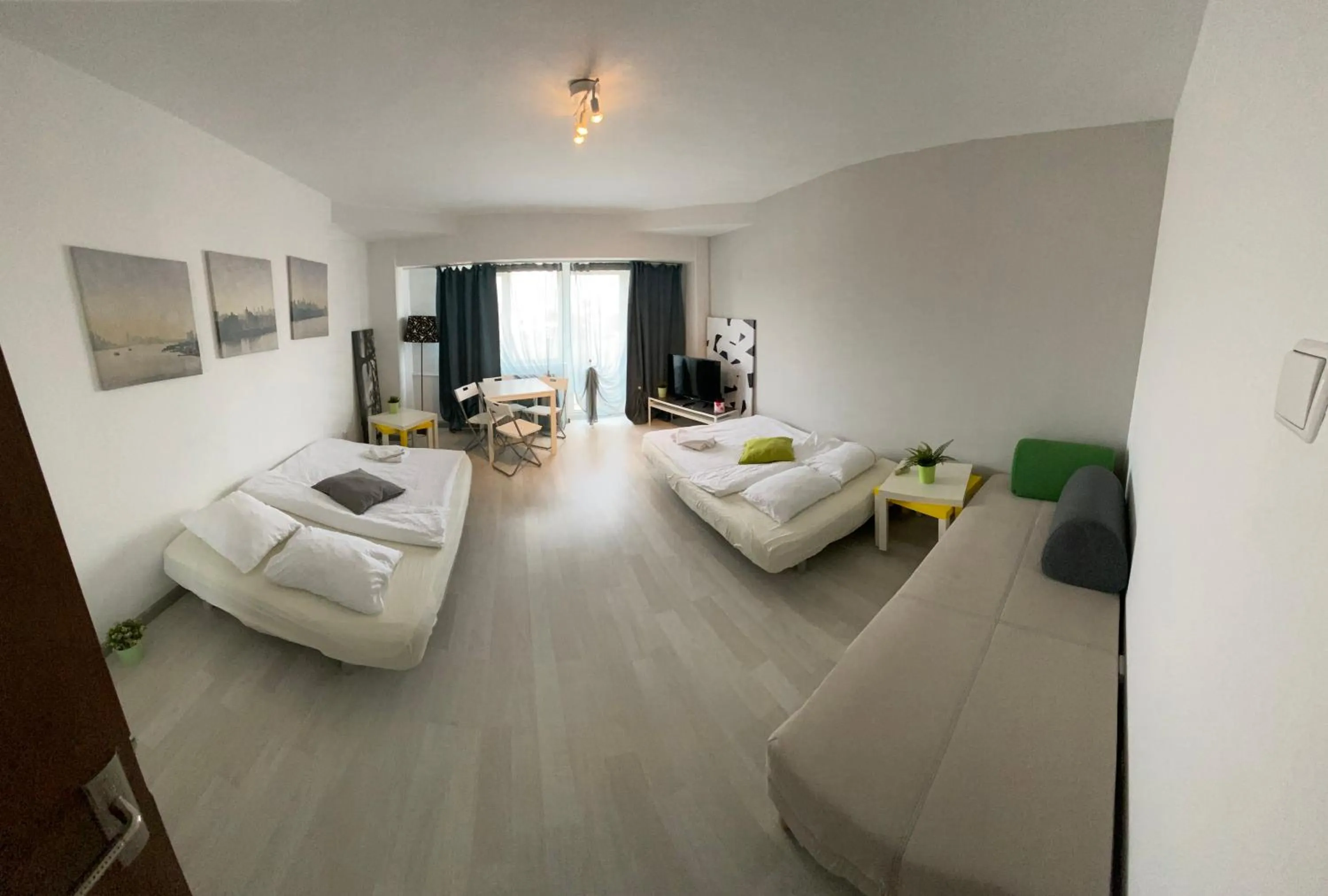 Bed in Green Apartment 63