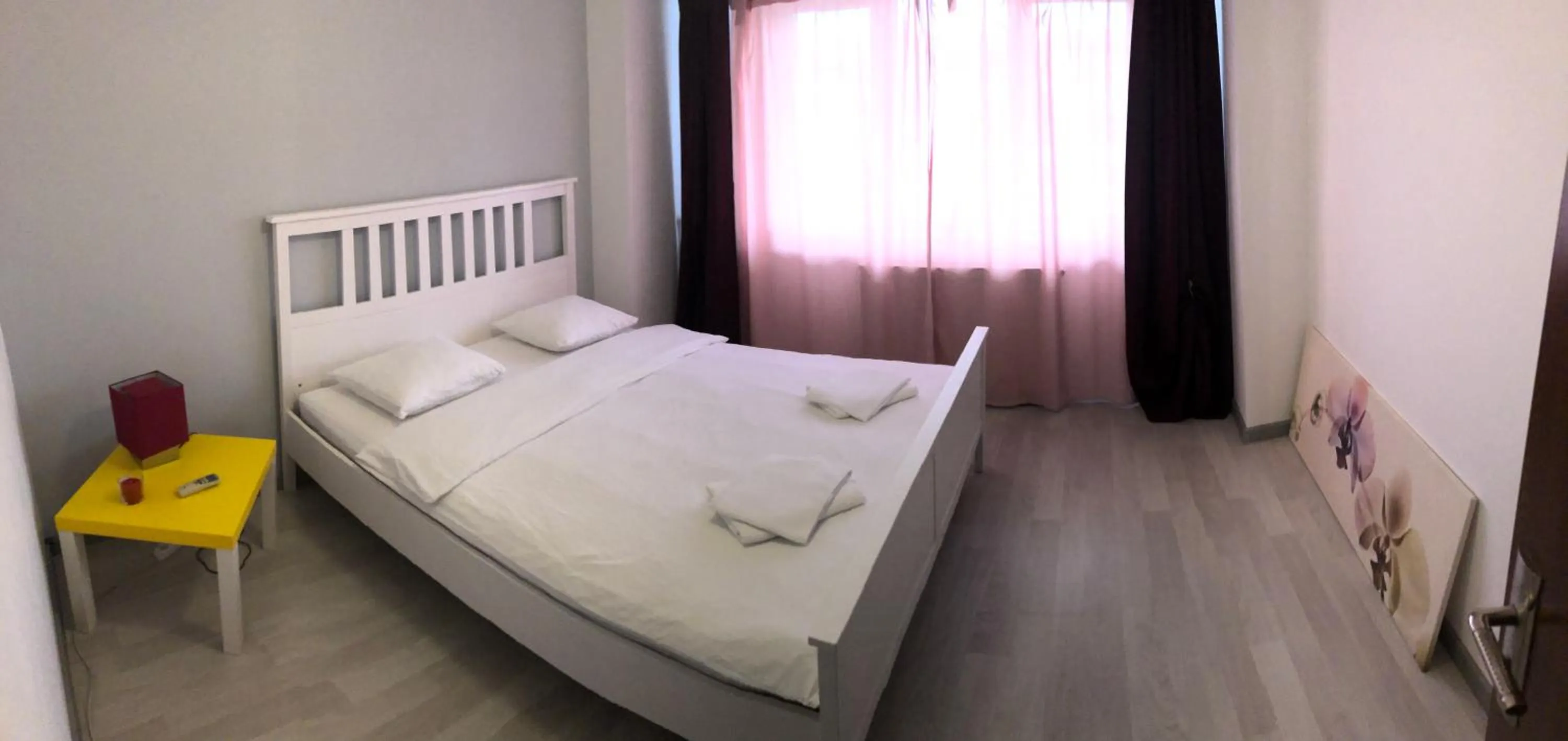 Bedroom, Bed in Green Apartment 63