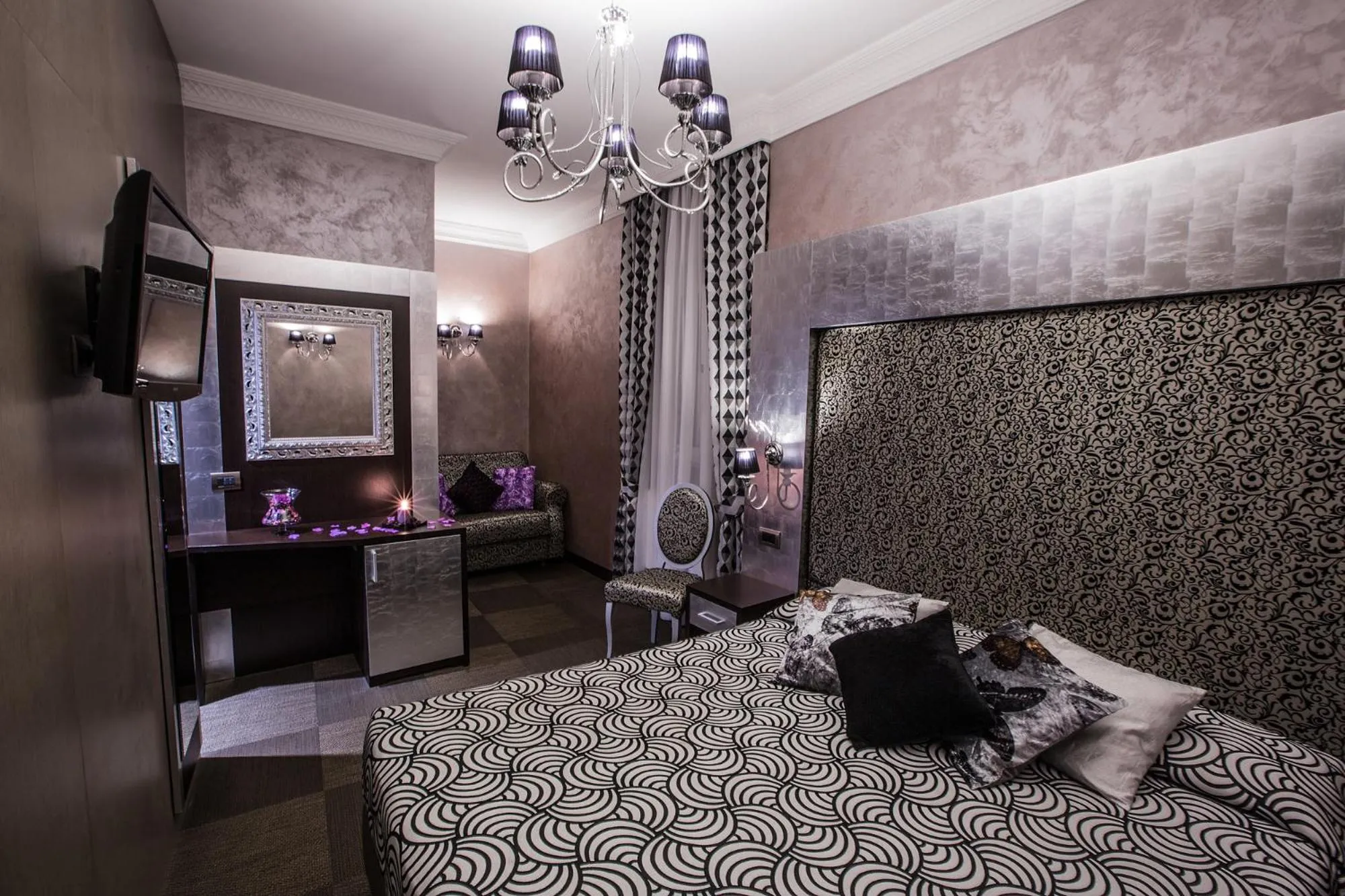 Decorative detail, Bed in Hotel Romano