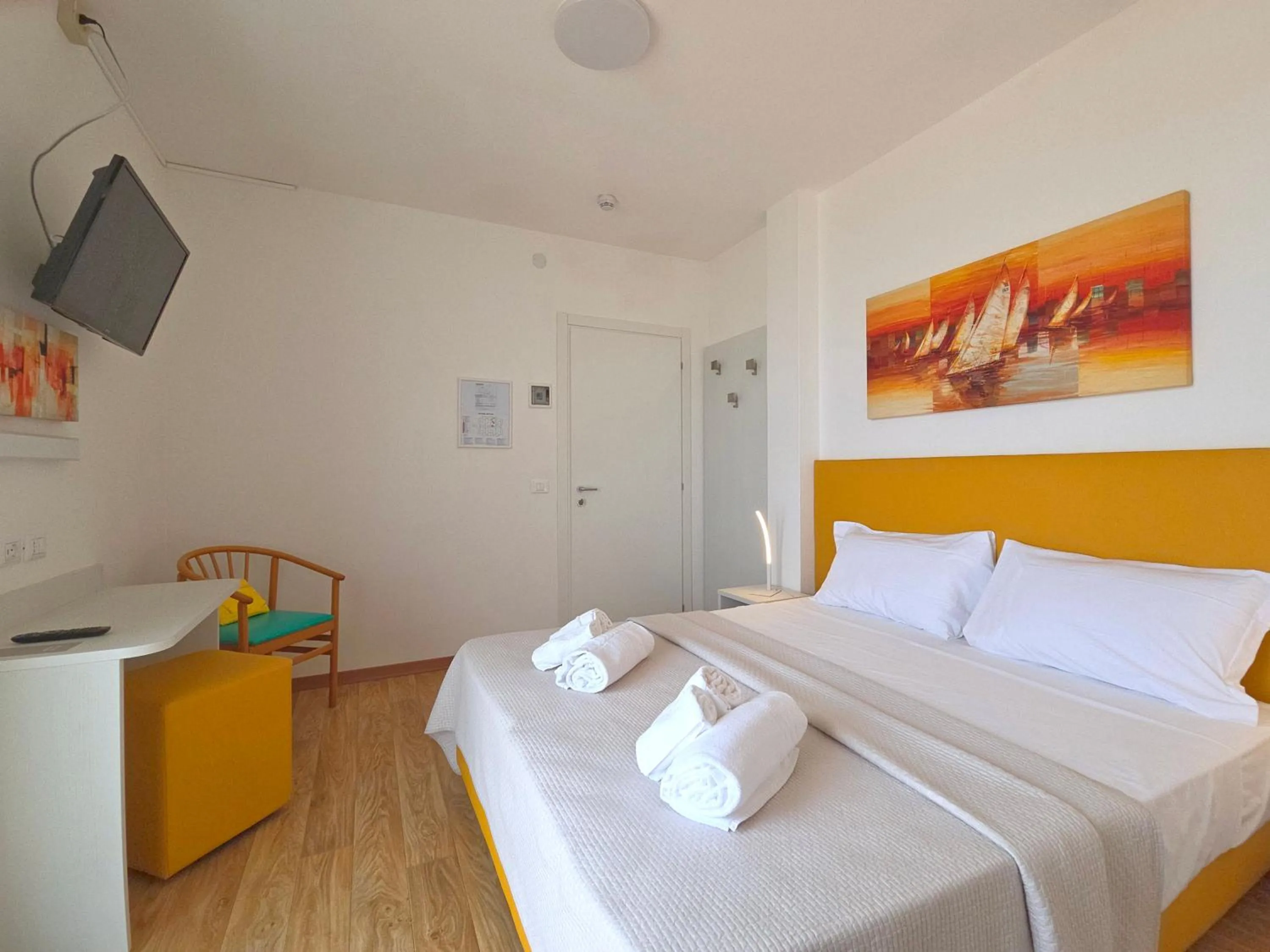 Bedroom, Bed in Hotel Royal Garnì