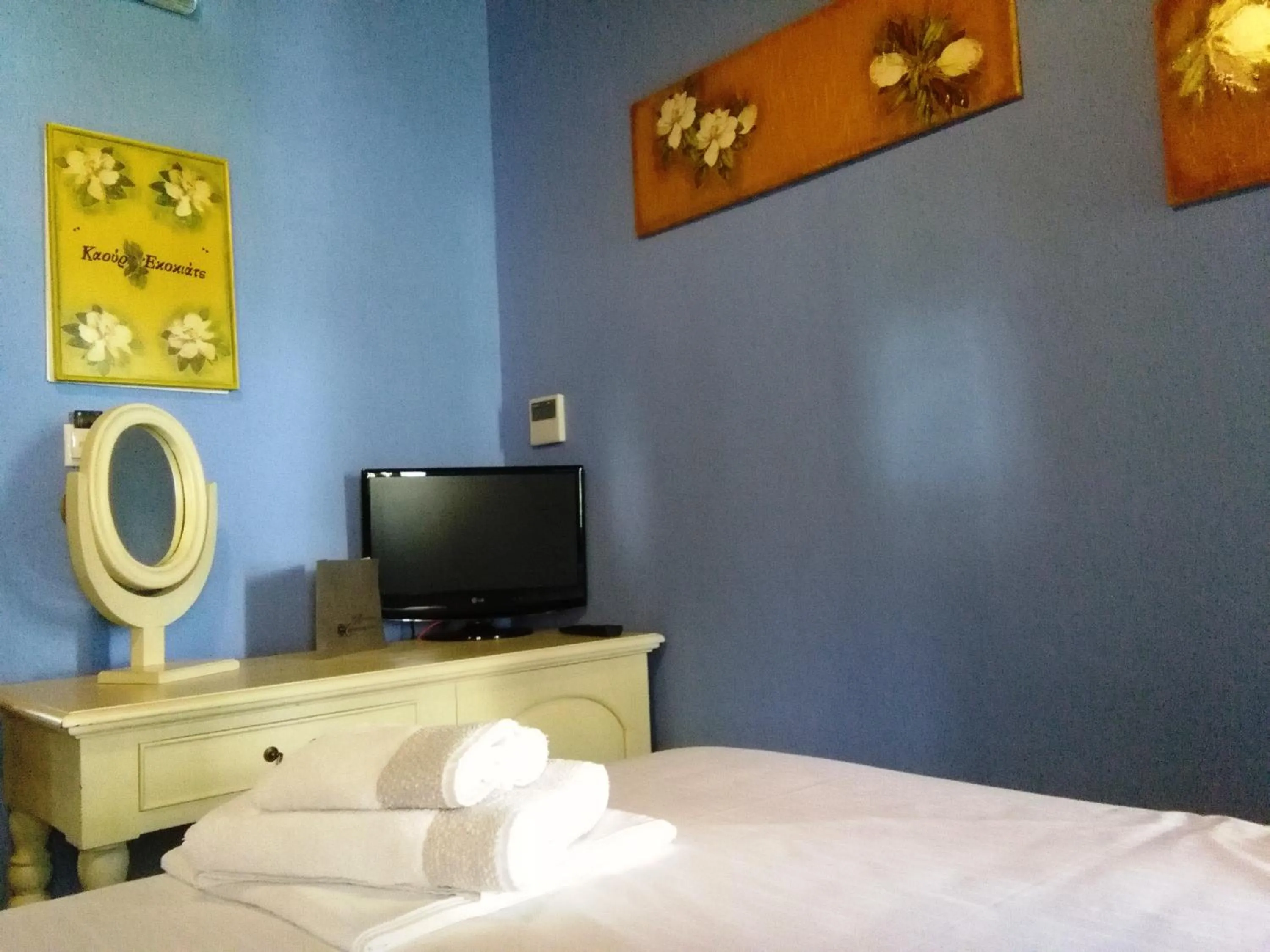 TV and multimedia, Bed in Archontiko Hatzipanayioti