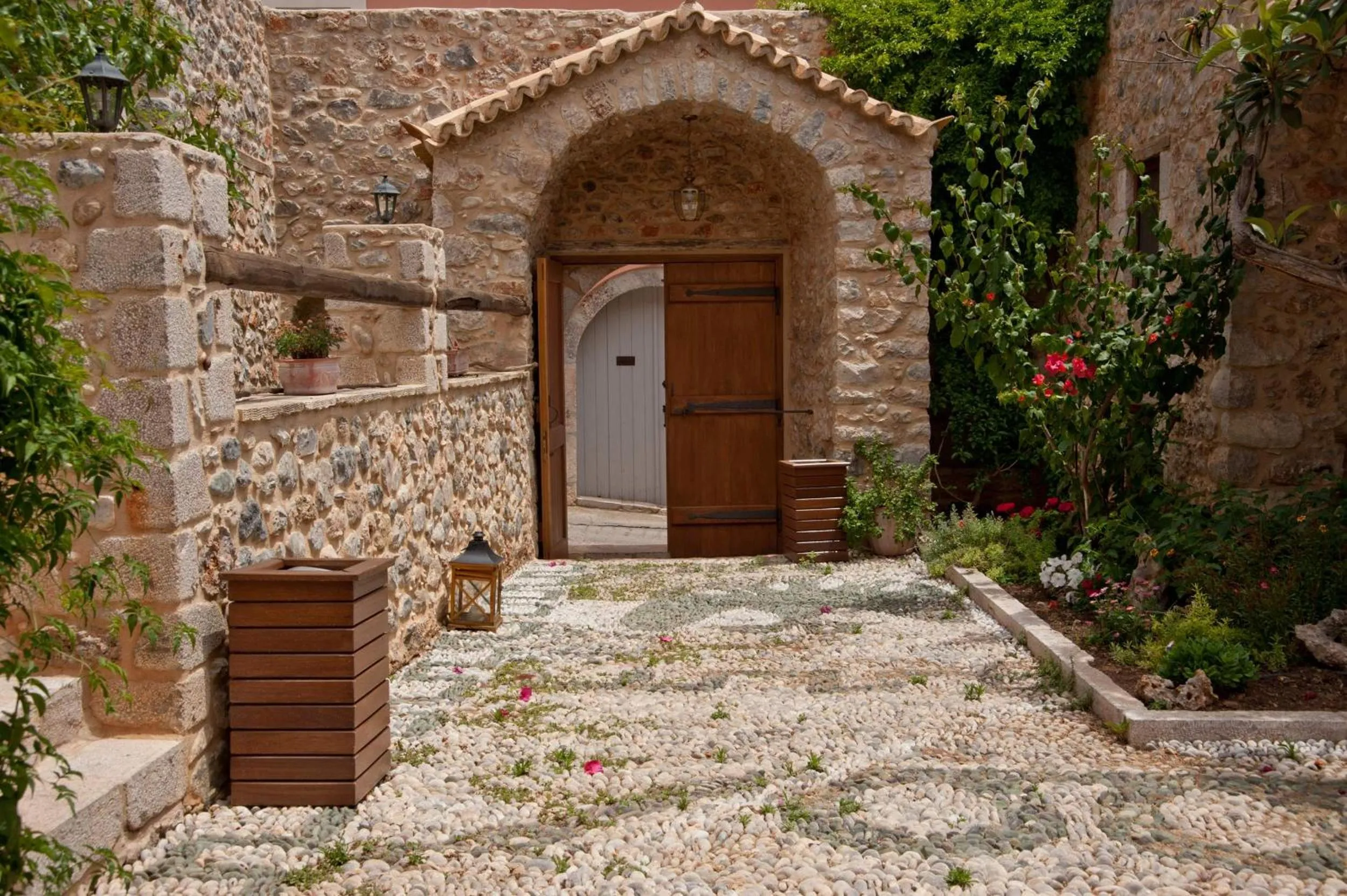 Facade/entrance in Archontiko Hatzipanayioti