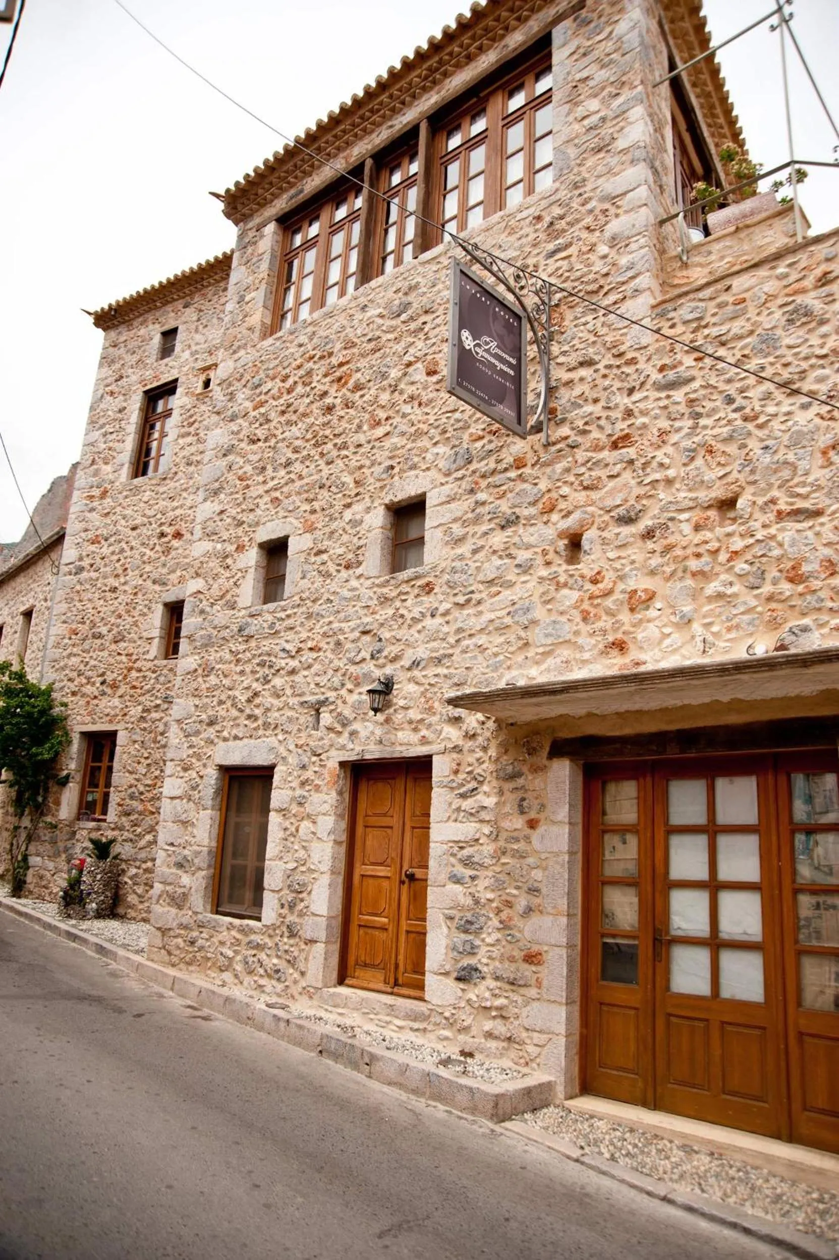 Facade/entrance in Archontiko Hatzipanayioti