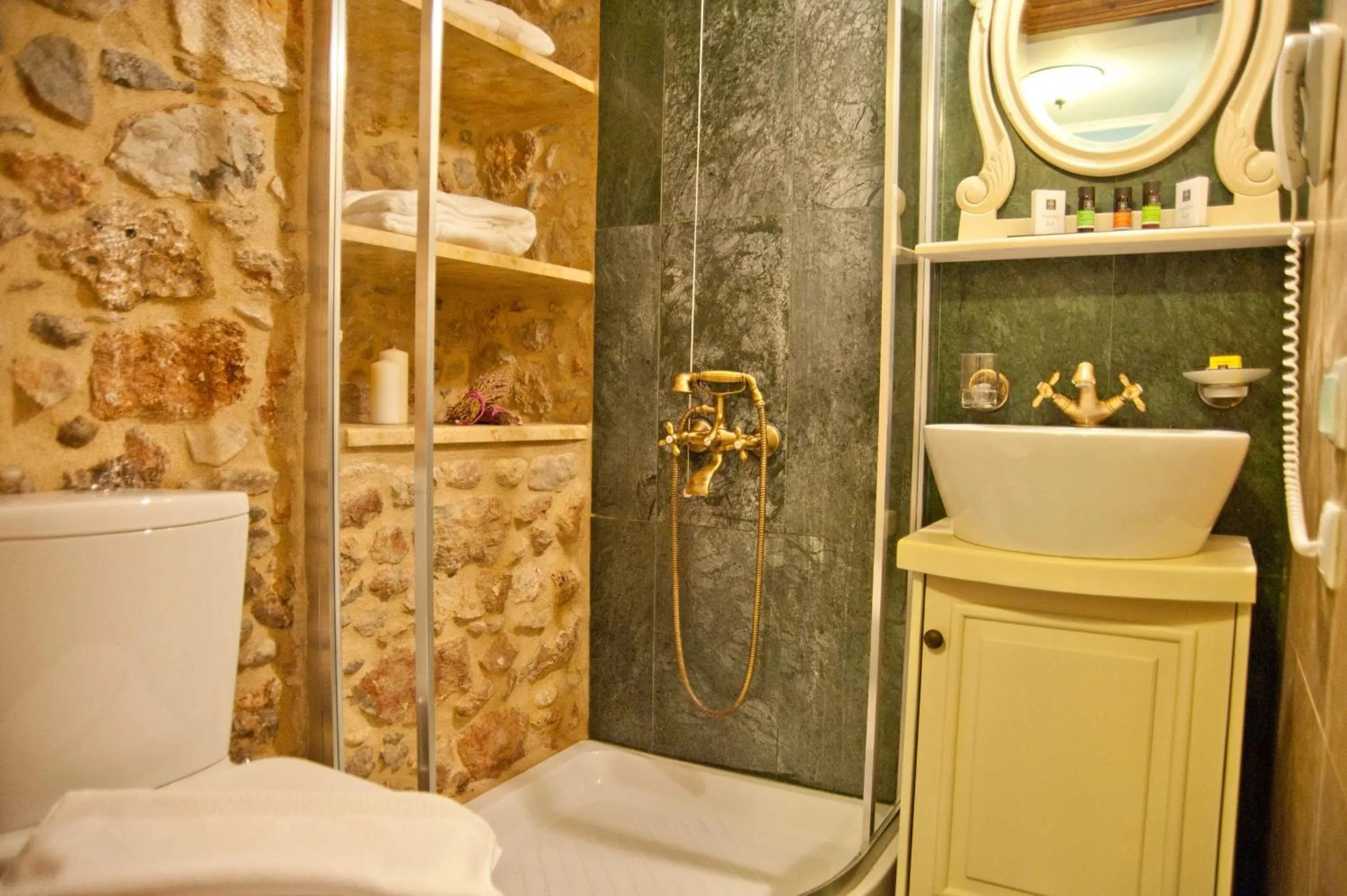 Shower in Archontiko Hatzipanayioti