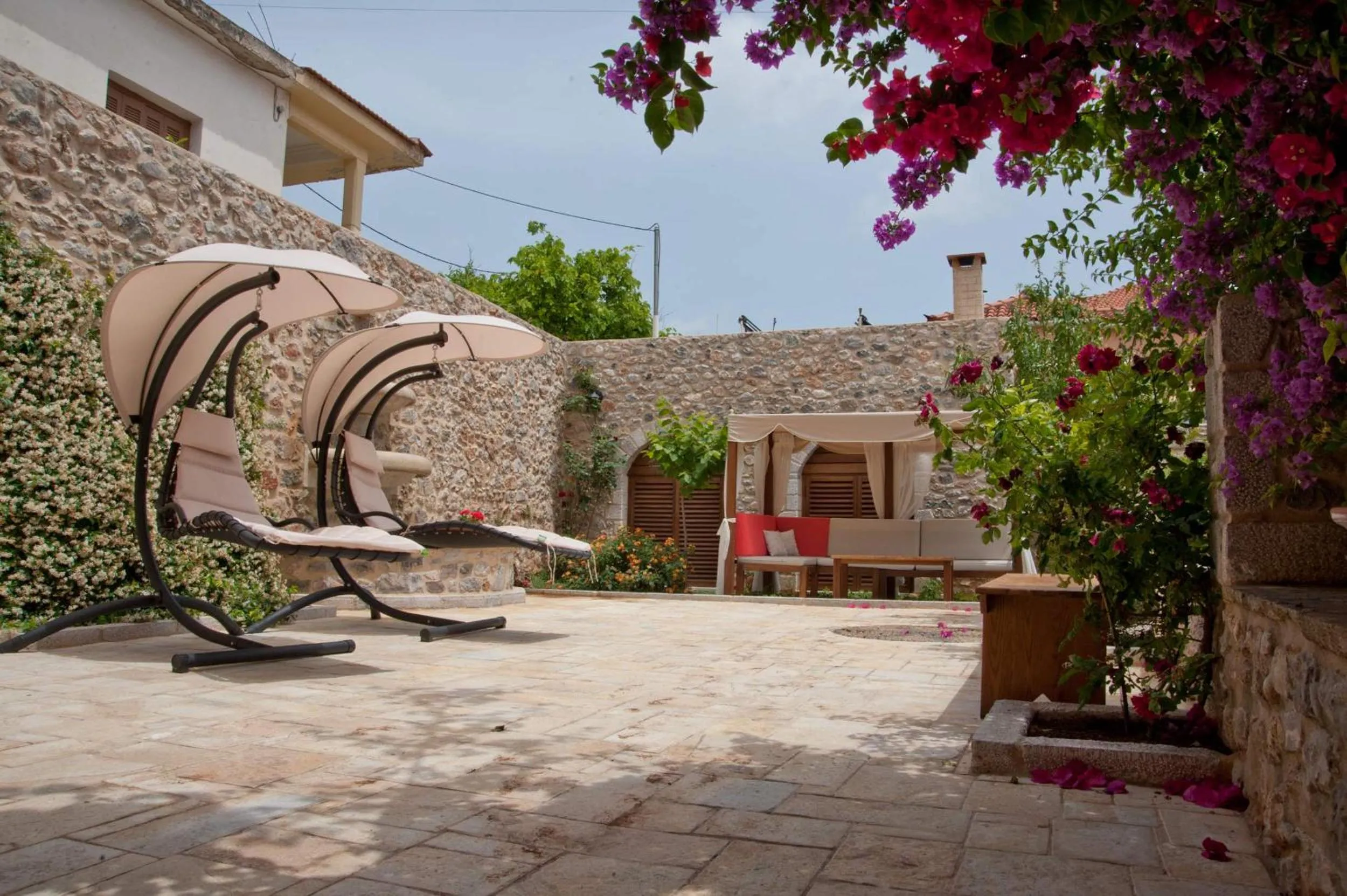 Garden view in Archontiko Hatzipanayioti