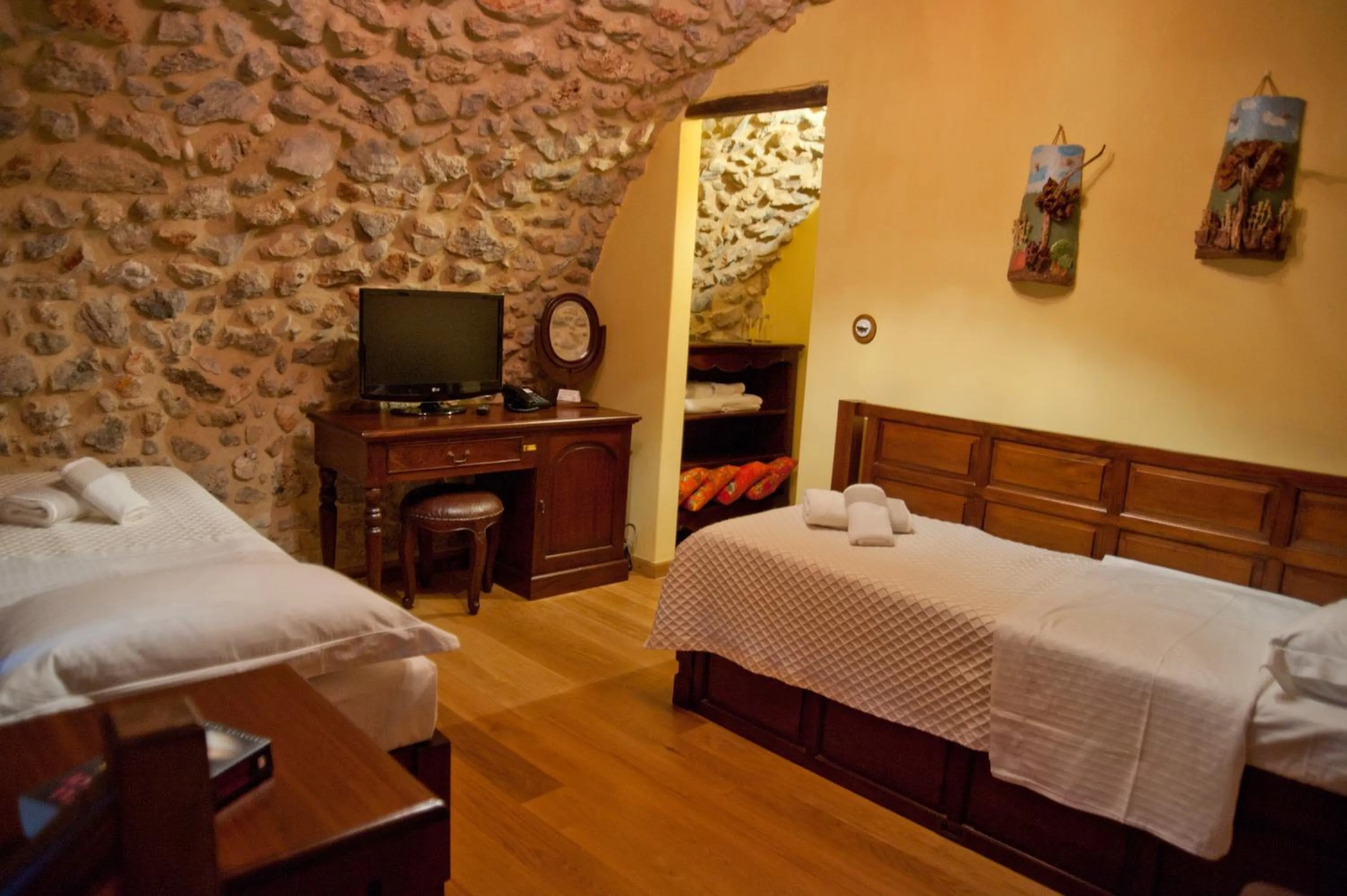 Bed in Archontiko Hatzipanayioti