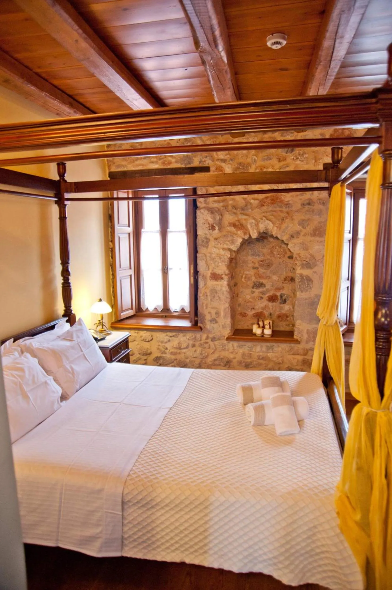 Bed in Archontiko Hatzipanayioti