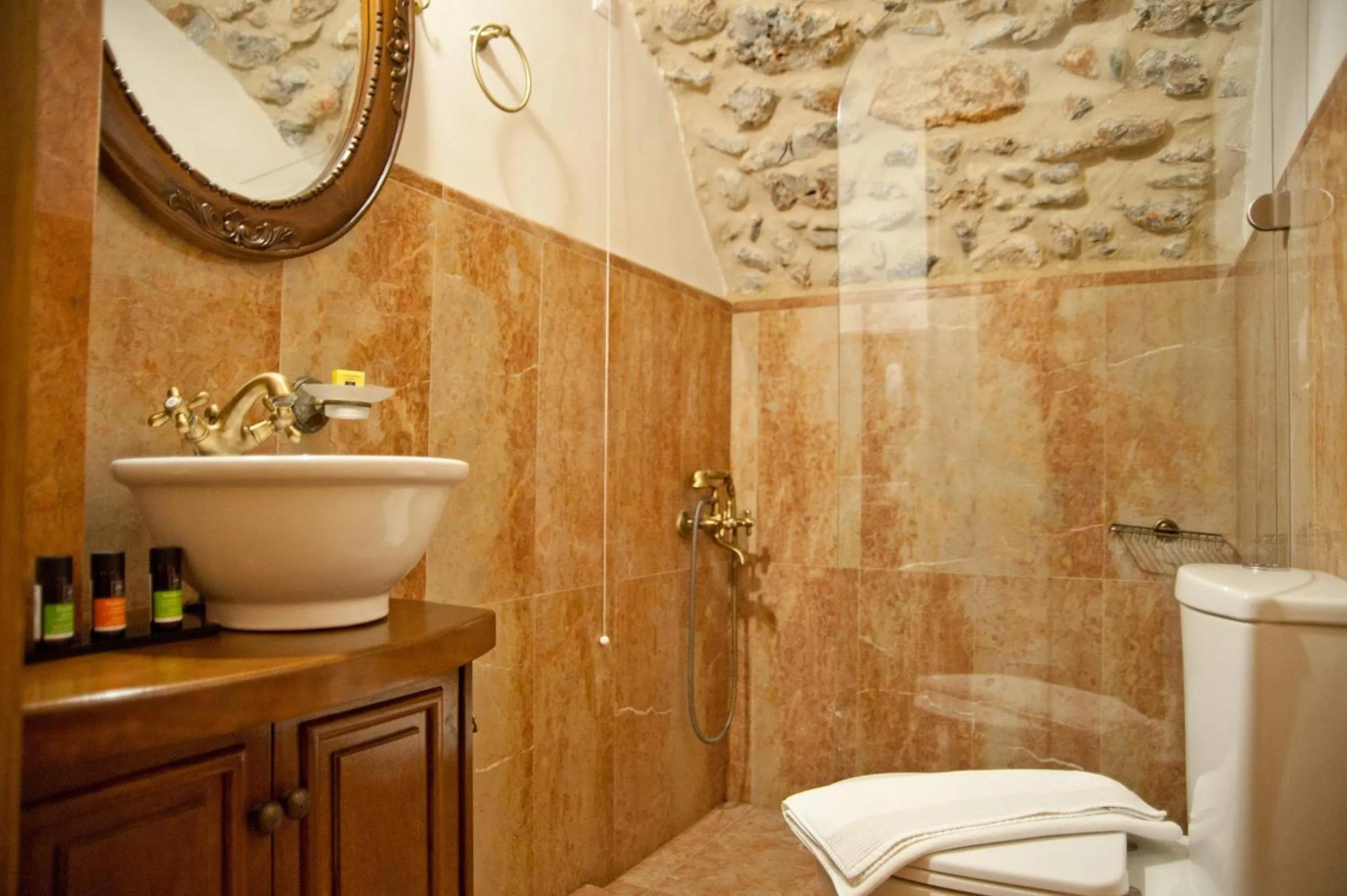 Bathroom in Archontiko Hatzipanayioti