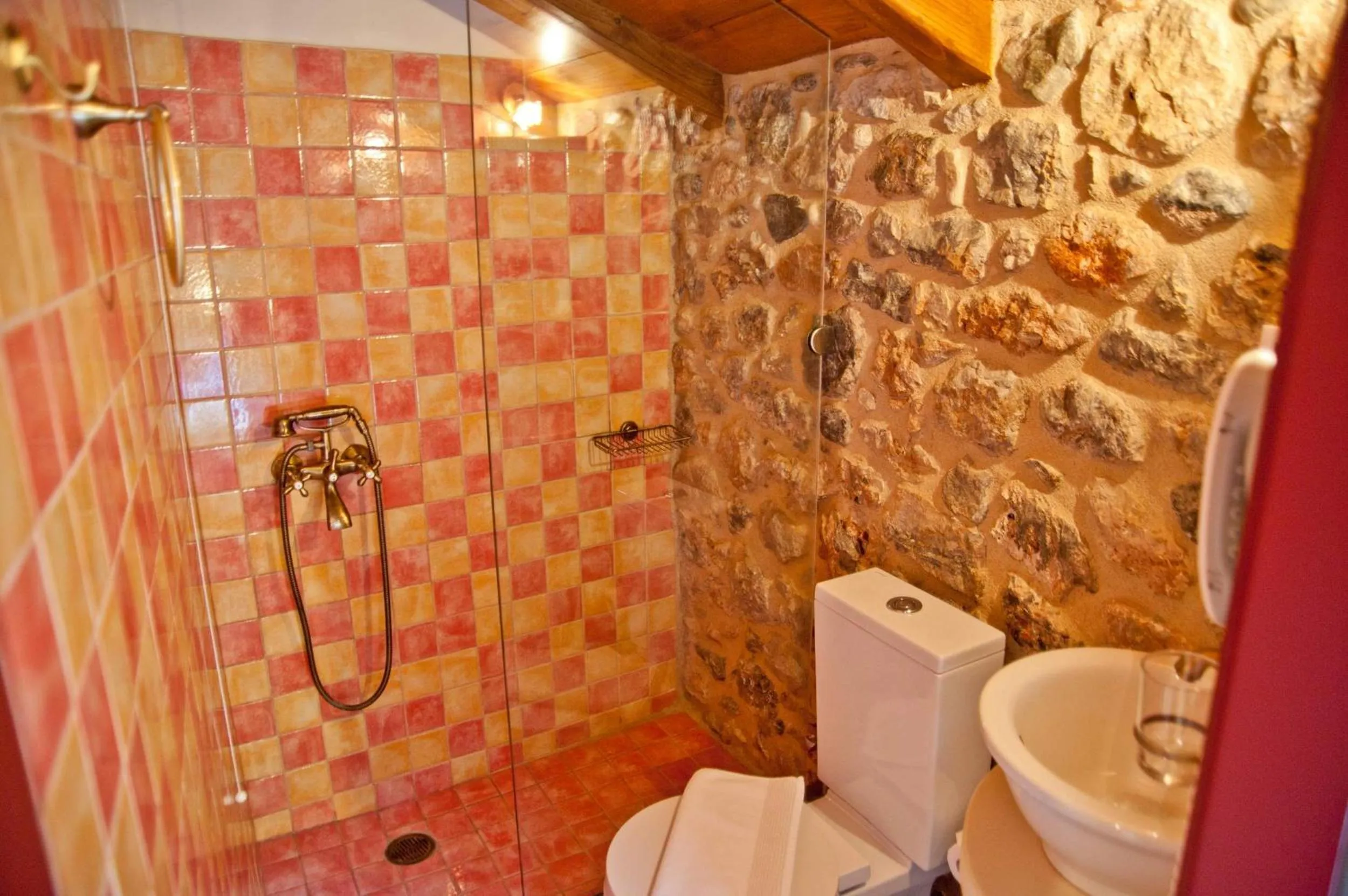 Shower in Archontiko Hatzipanayioti