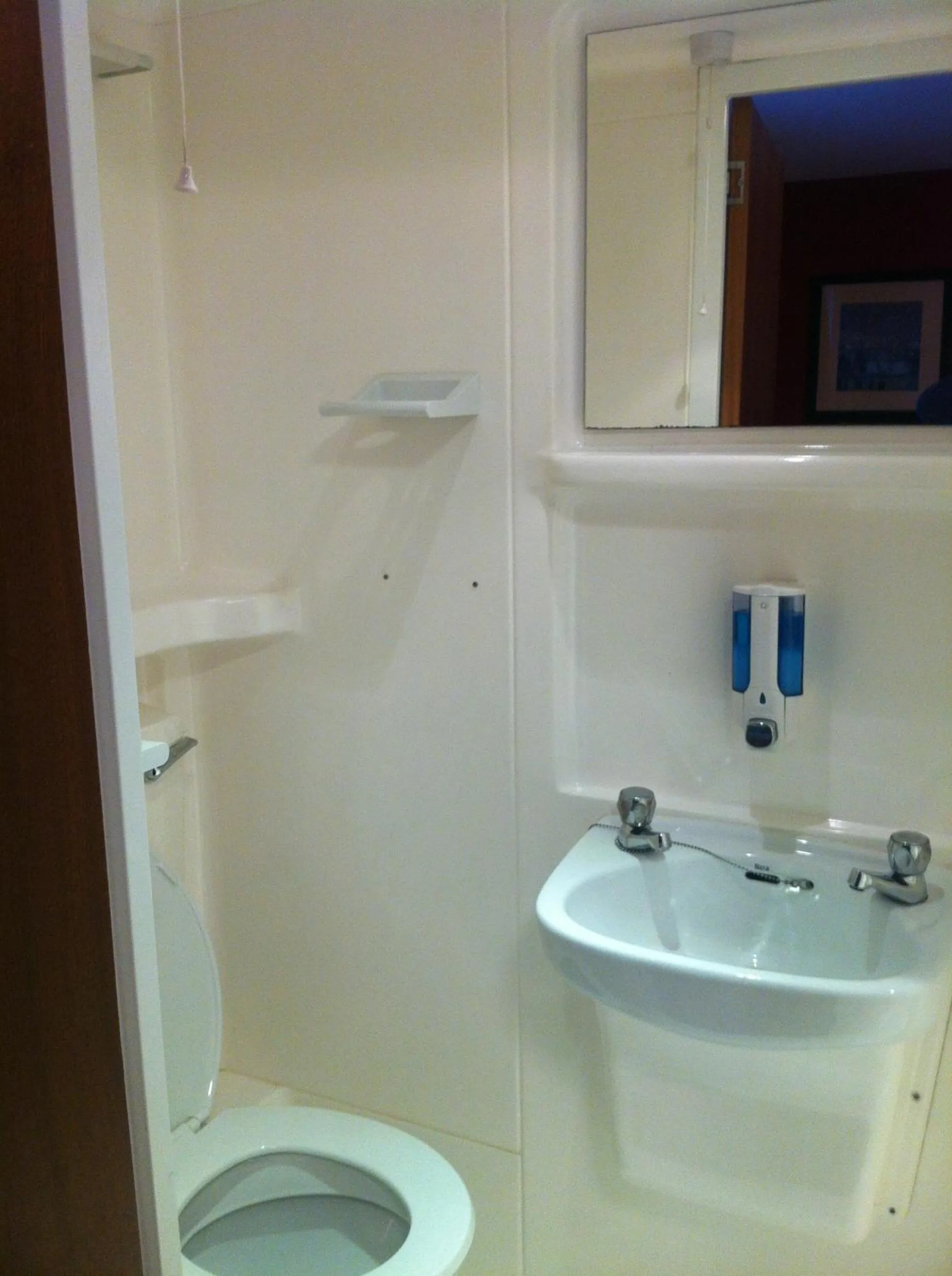 Bathroom in Colliers Hotel