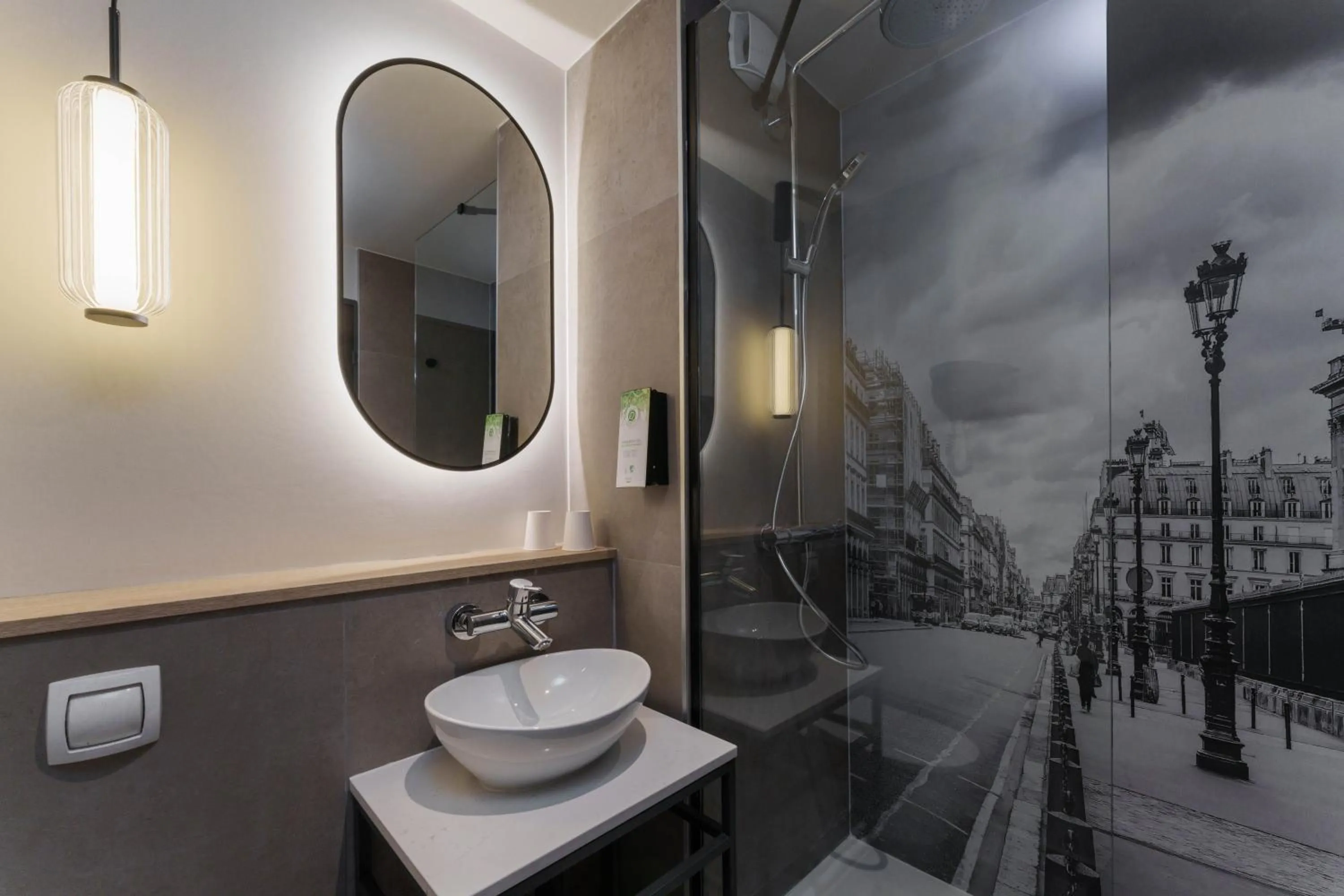 Bathroom in Campanile Dijon Centre - Gare