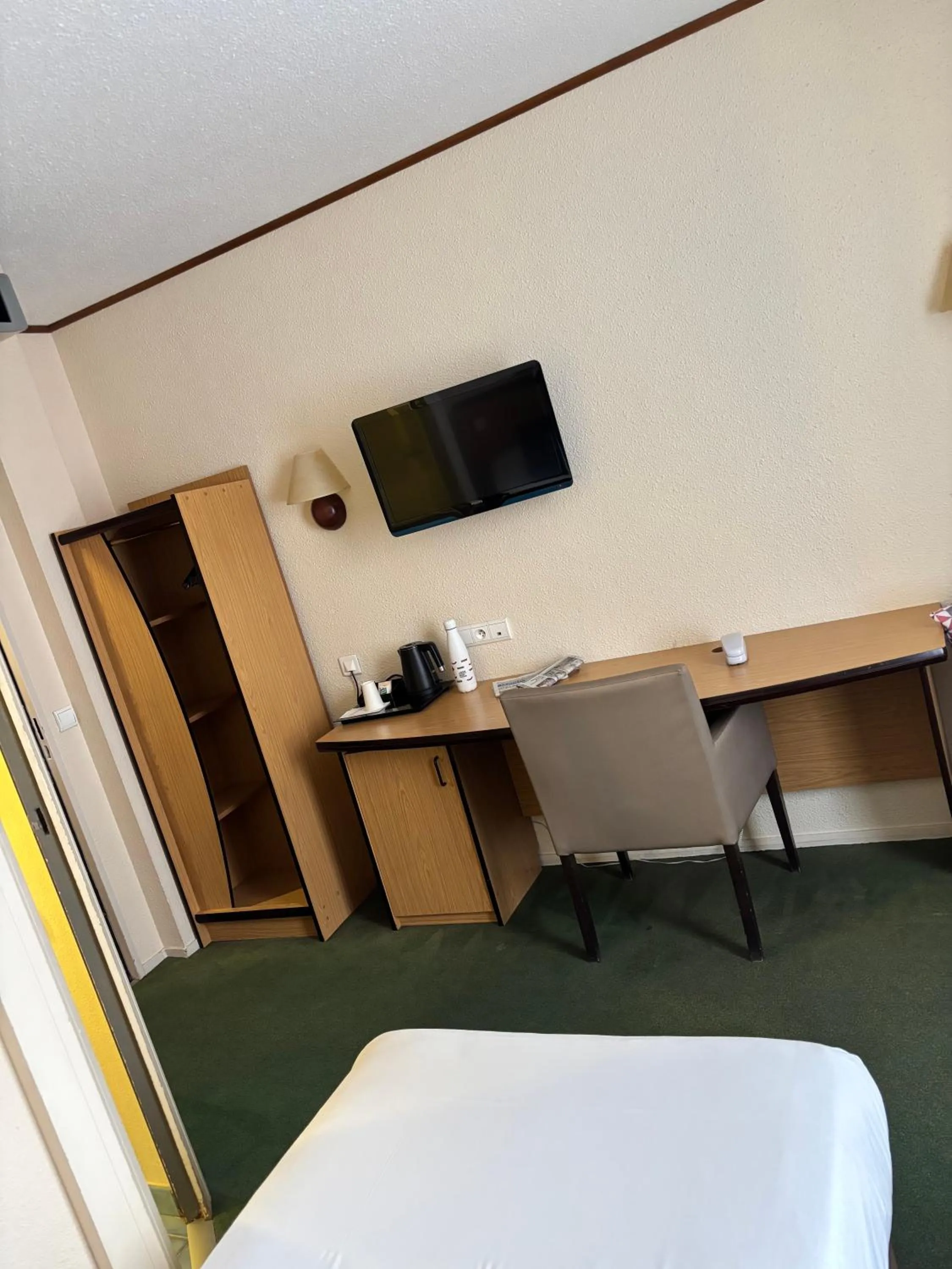 TV and multimedia, Bed in Campanile Dijon Centre - Gare