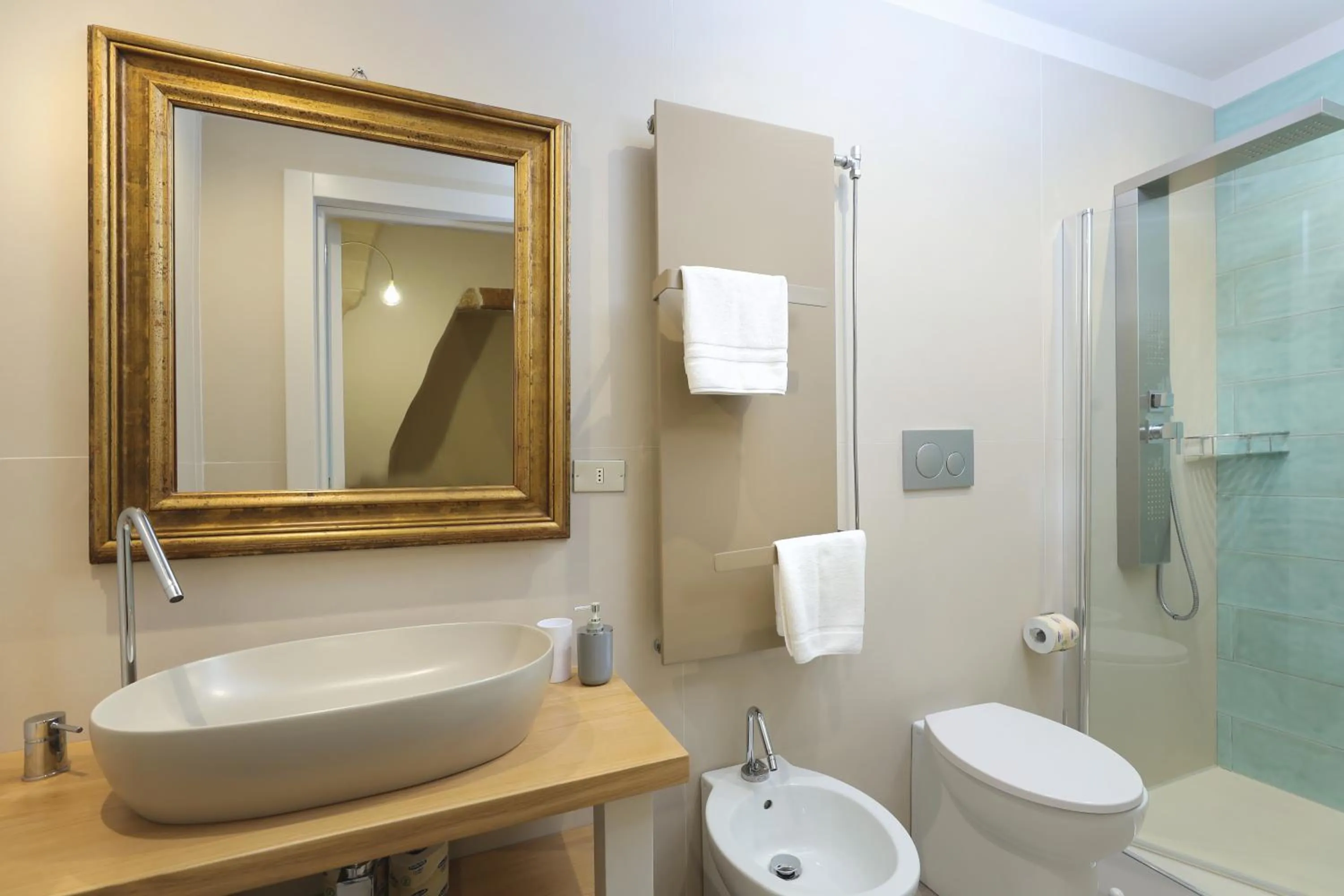 Shower in Palazzo Circolone