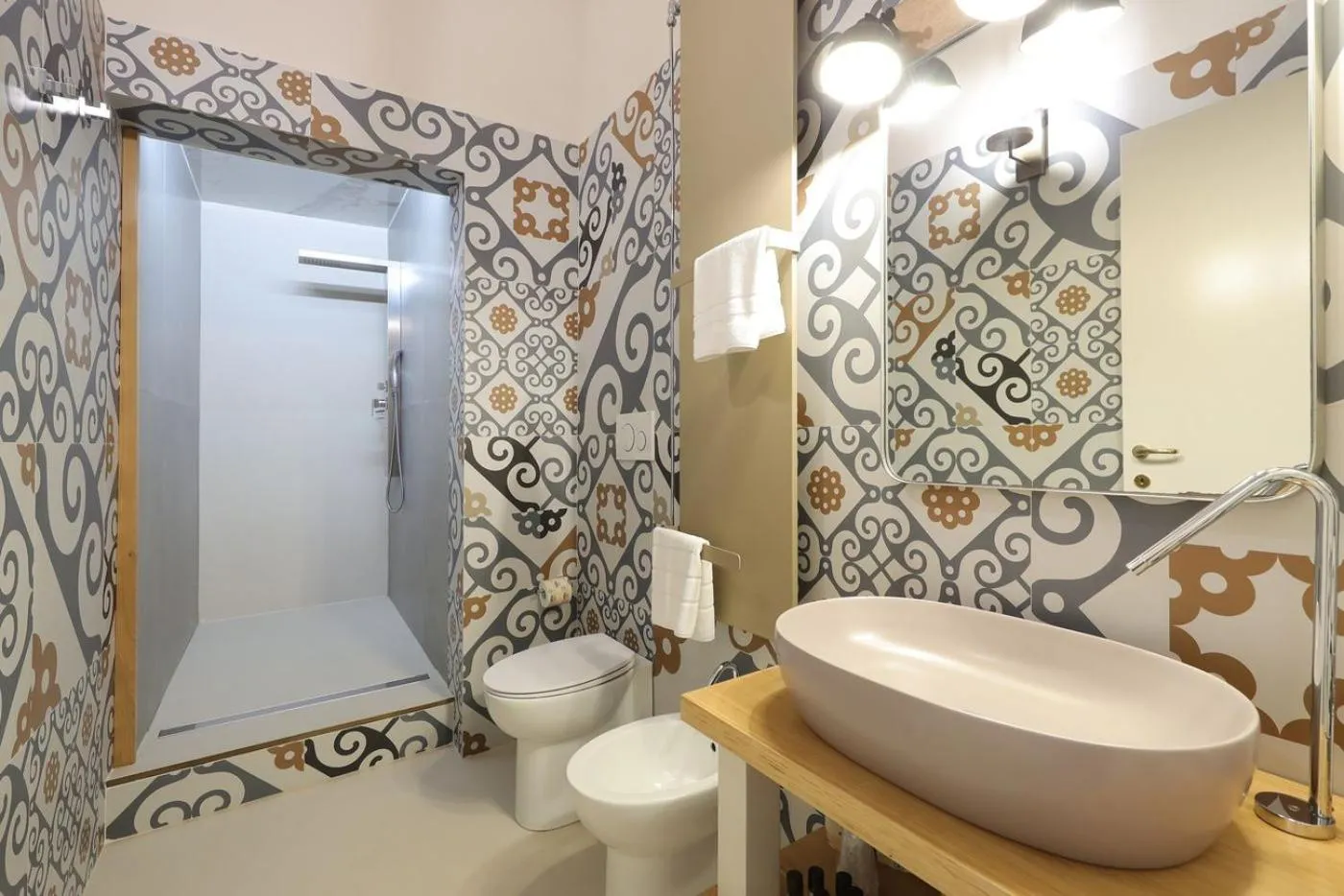 Shower in Palazzo Circolone