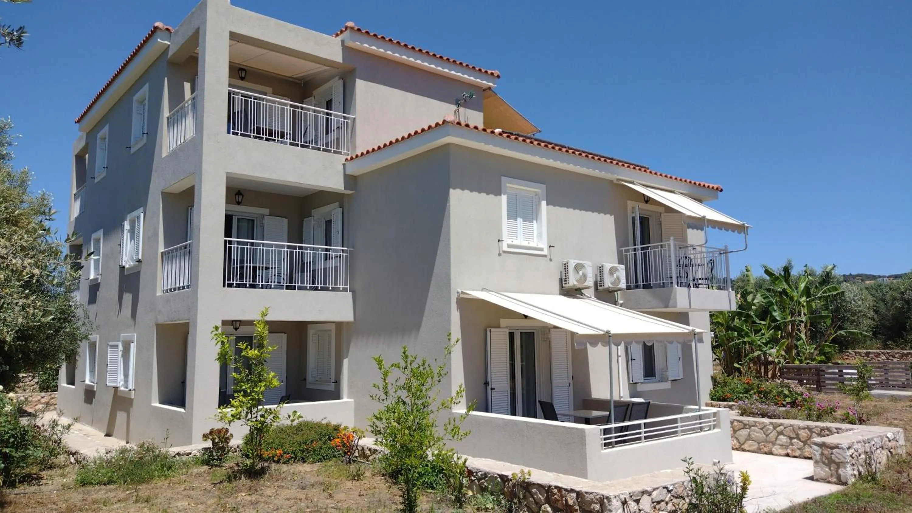 Property building in Casa De Rosa Apartments & Studios