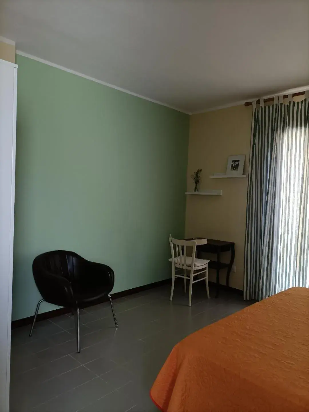 Triple Room with Bathroom in B&B Il melograno Triple Room with Bathroom in B&B Il melograno