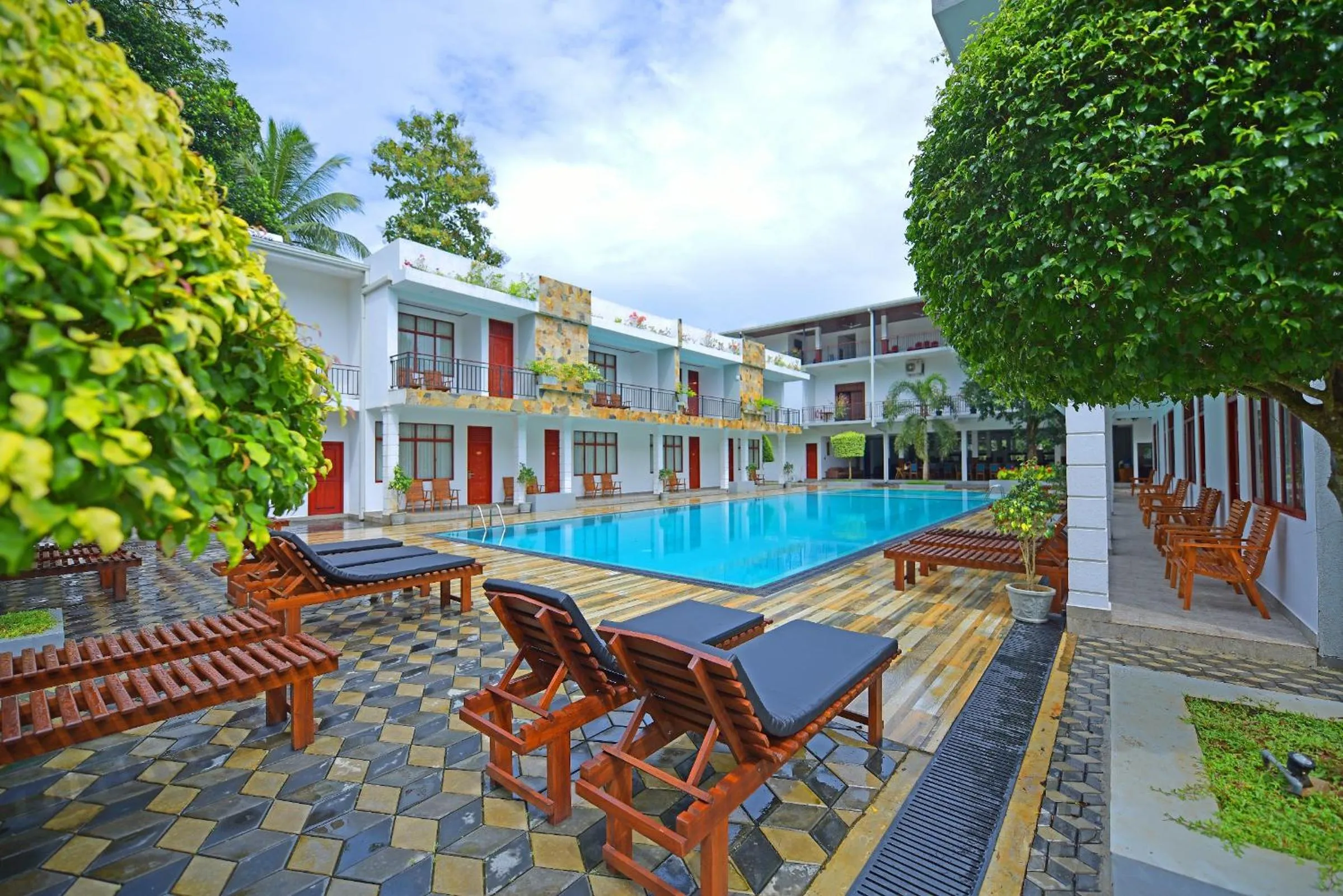 Swimming pool in Royal Reach Udawalawe