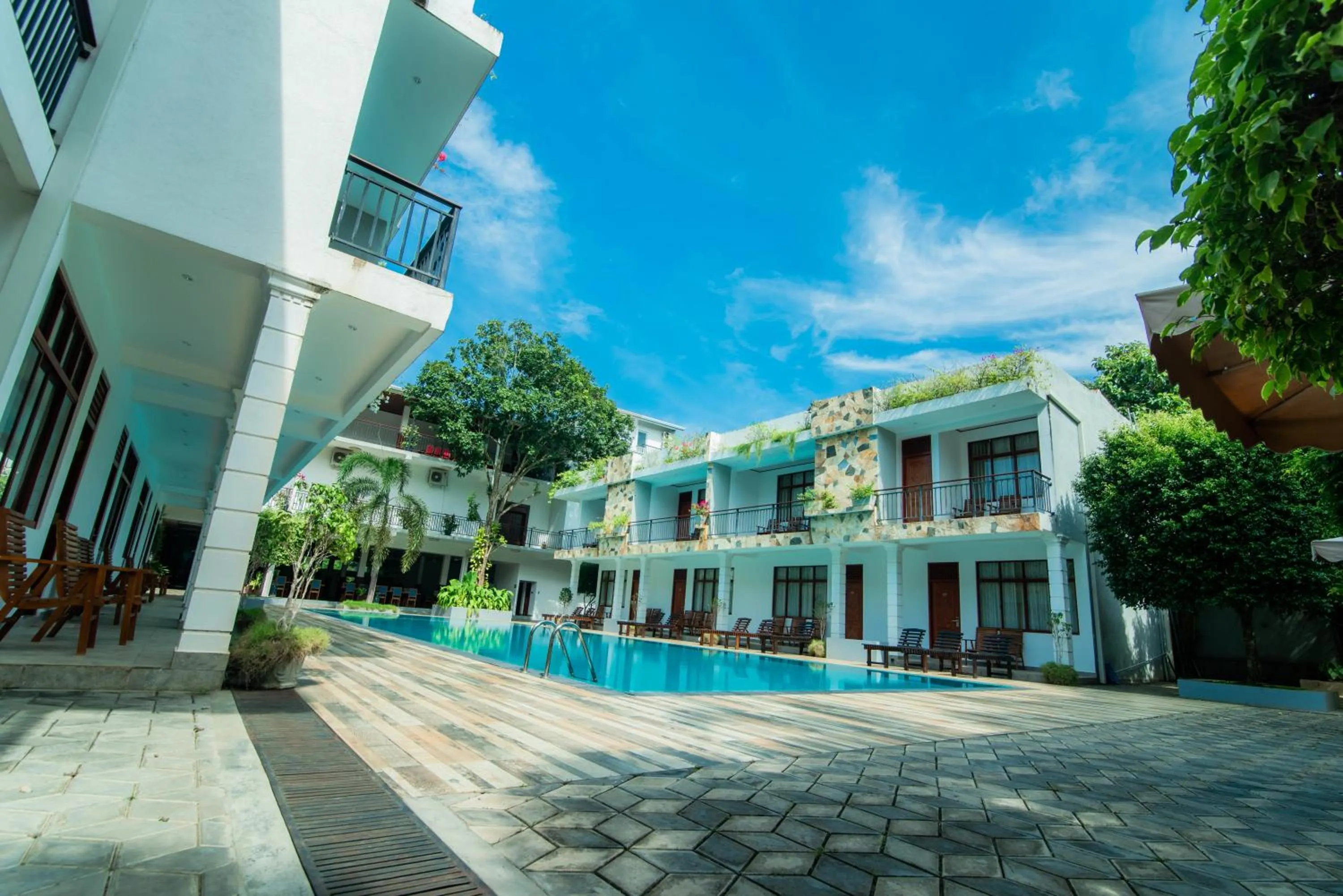 Swimming pool in Royal Reach Udawalawe
