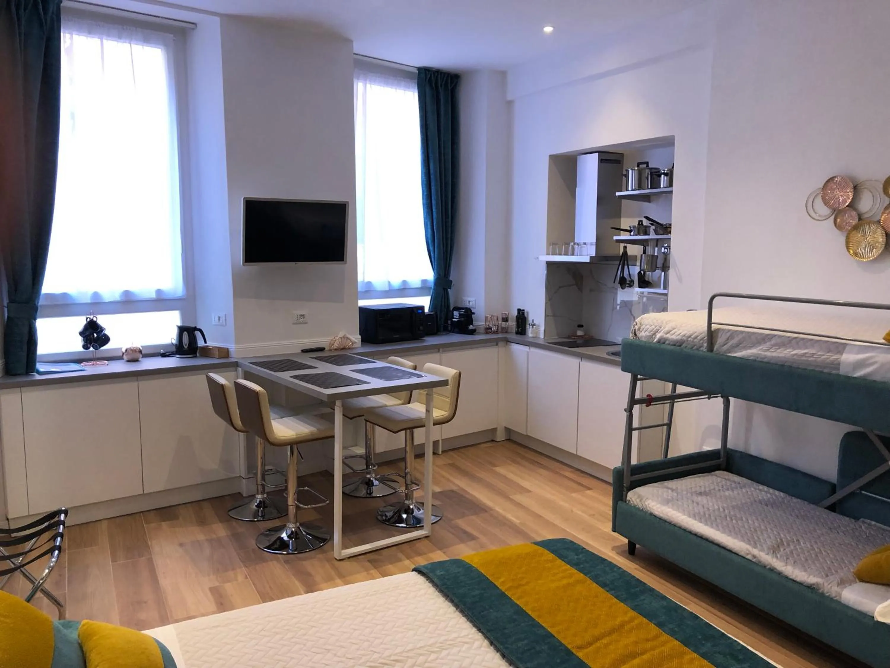 Kitchen or kitchenette, Bed in Elegant Apartments 5 terre la spezia