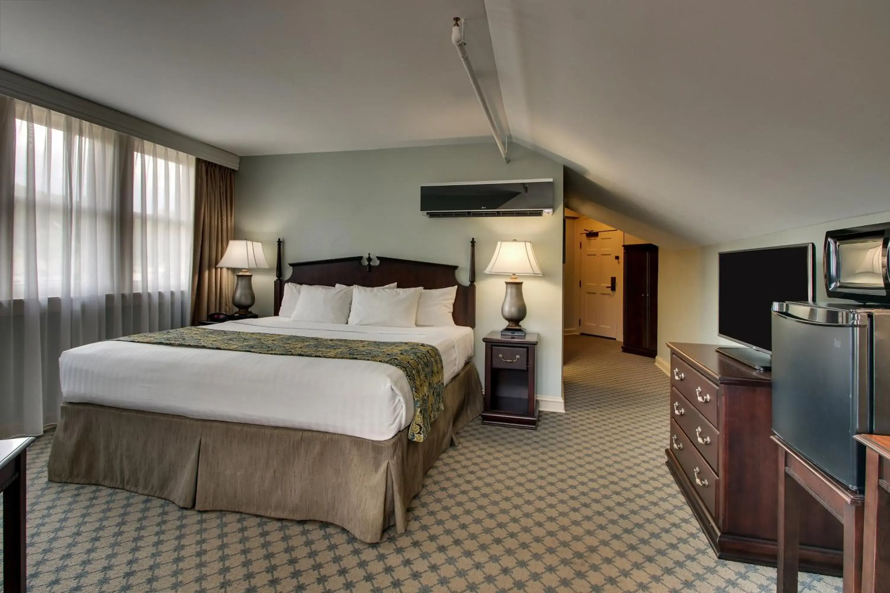 Queen Room - Disability Access in The Inn at Wise Queen Room - Disability Access in The Inn at Wise