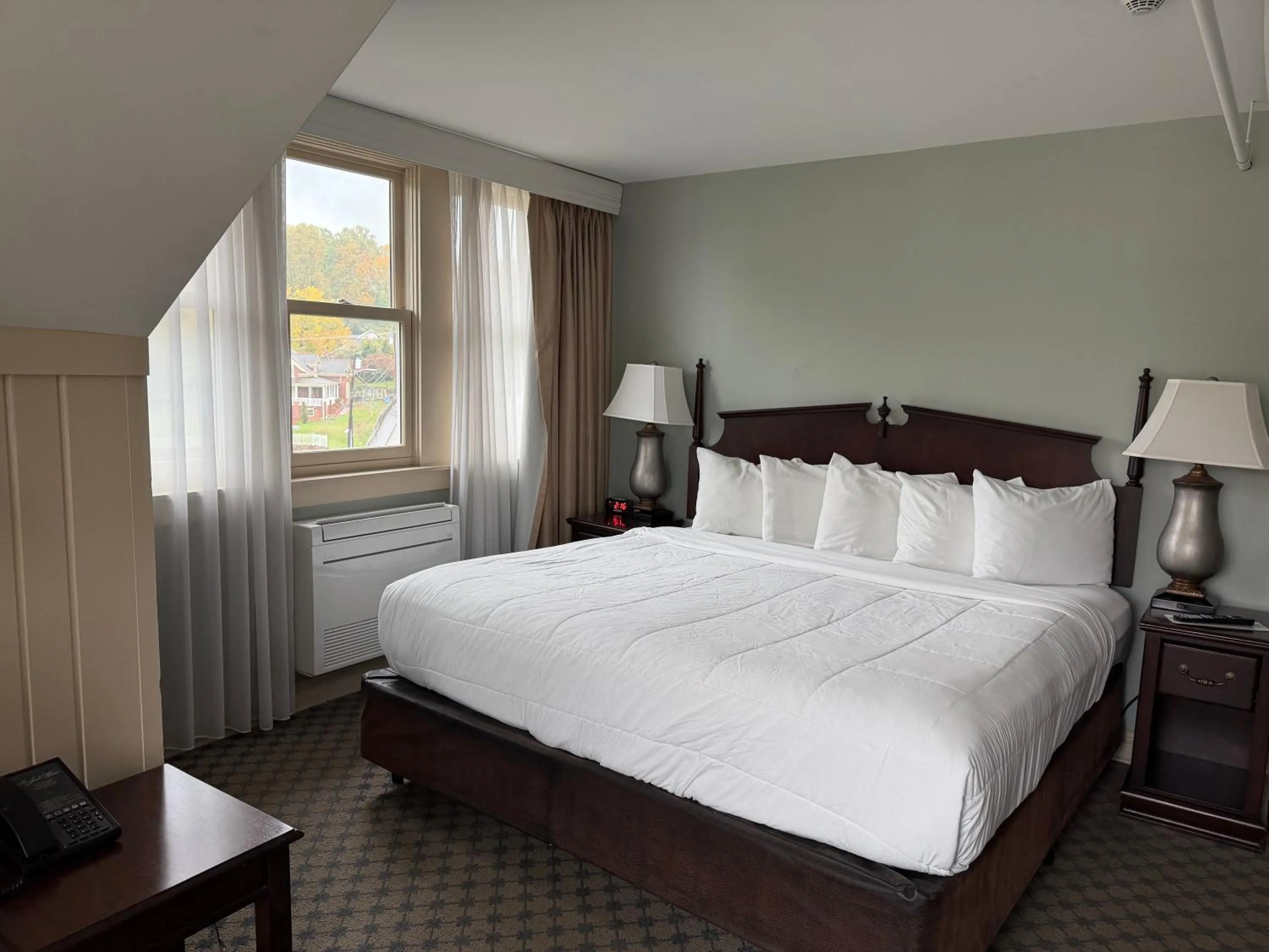 Bed in The Inn at Wise