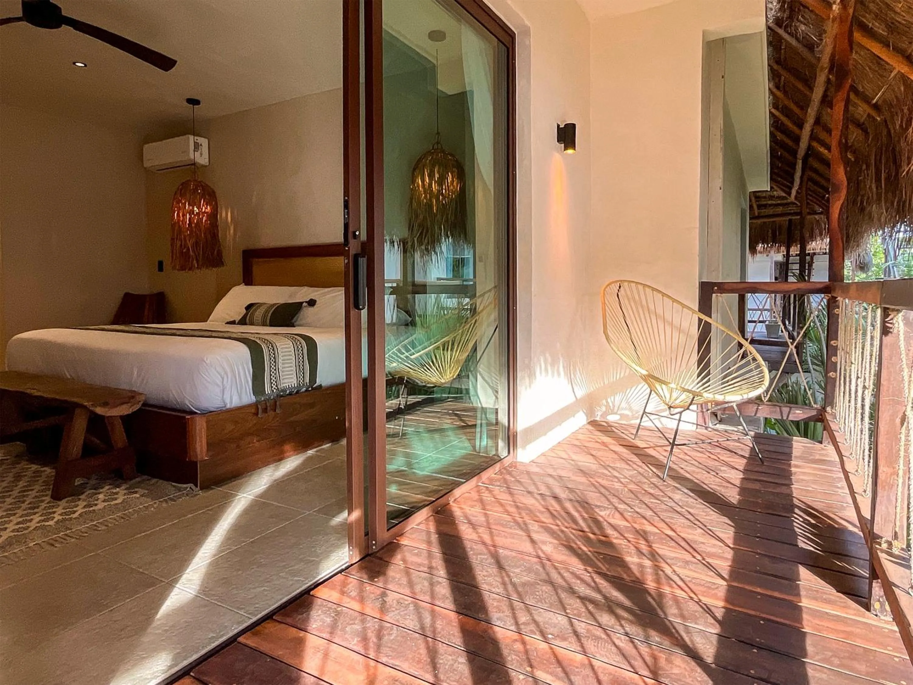 Seating area, Bed in Zelune Luxury Lagoon Resort Bacalar - Adults Only