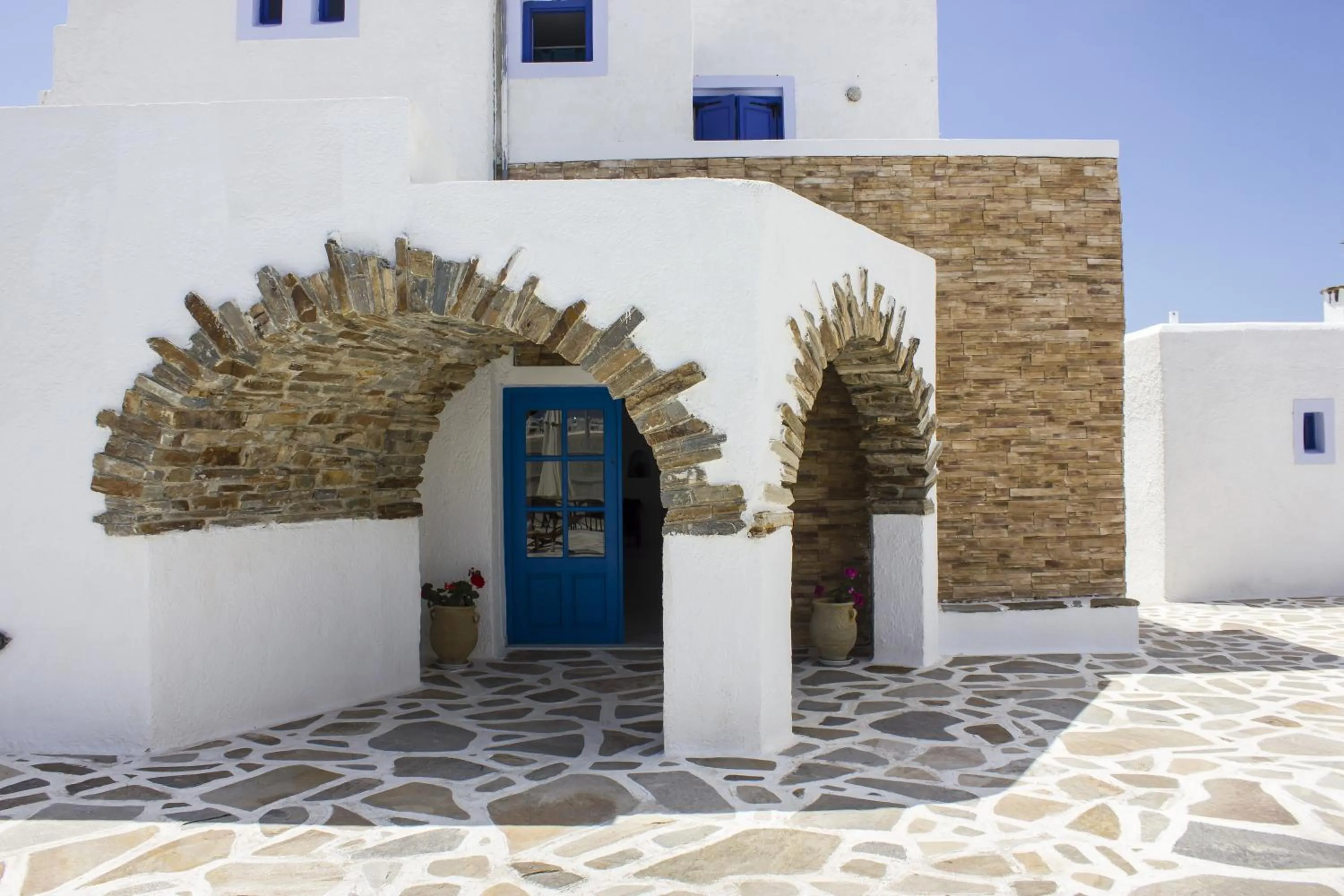 Facade/entrance in Naxos Holidays