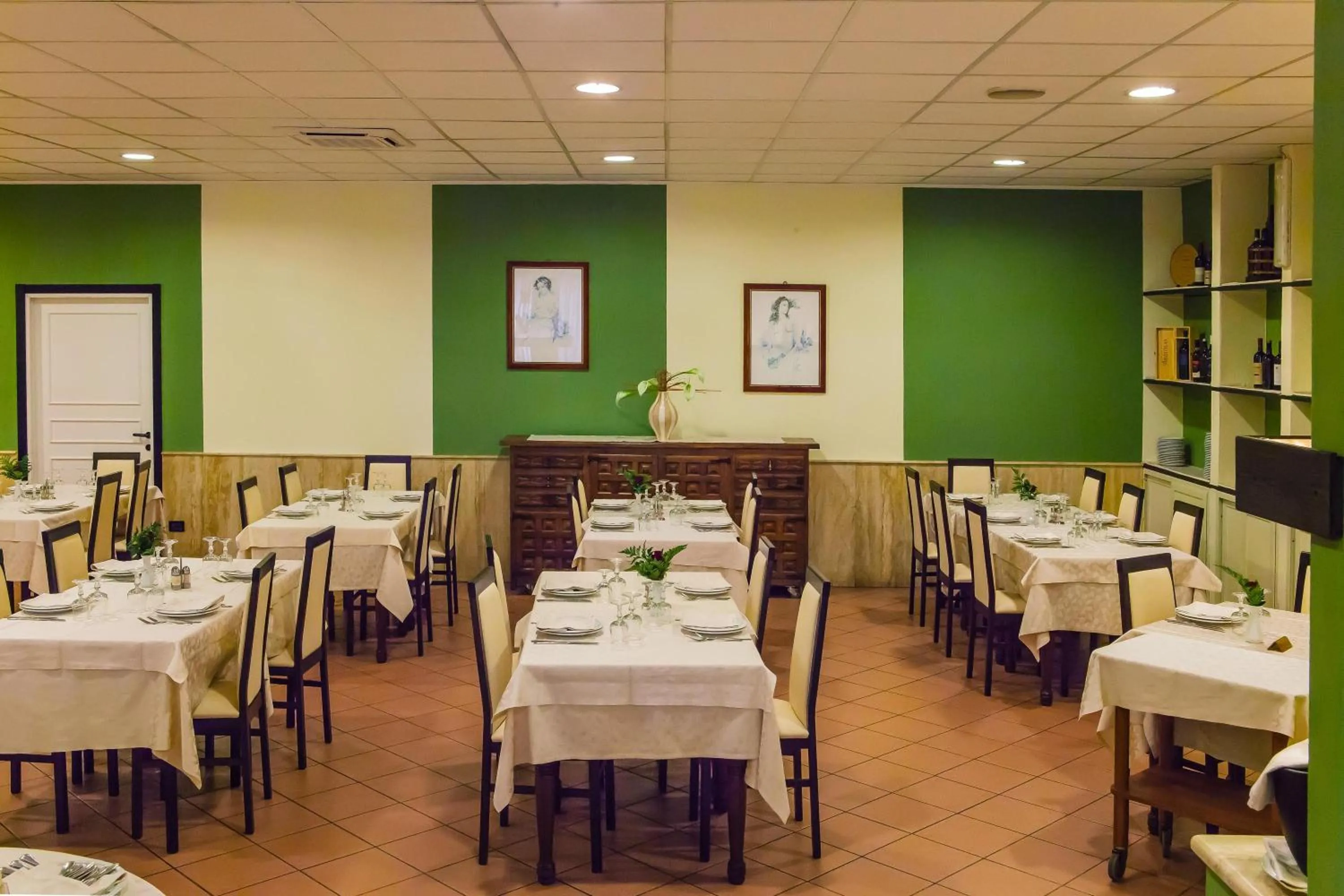 Restaurant/places to eat in Hotel Quadrifoglio