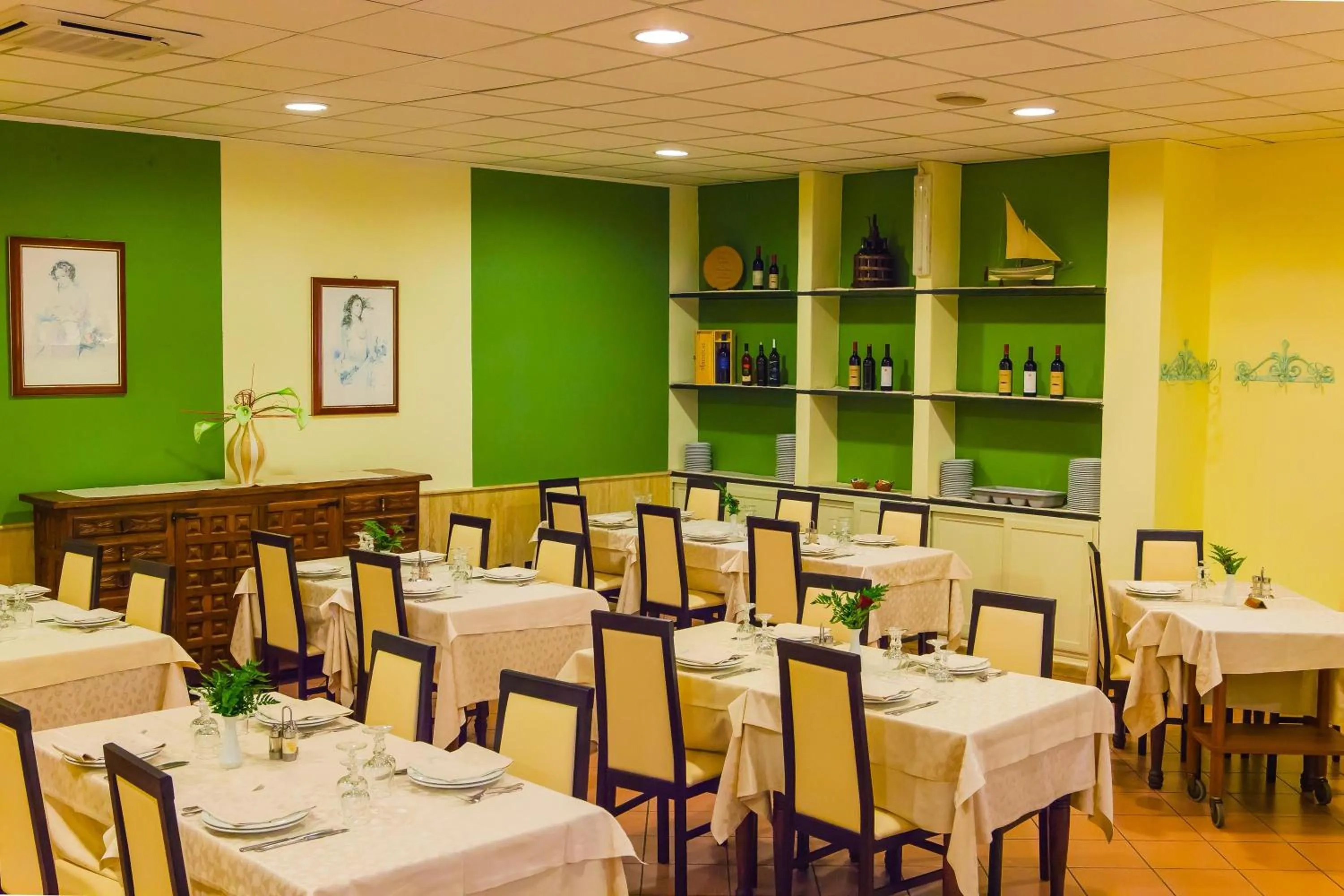 Restaurant/places to eat in Hotel Quadrifoglio