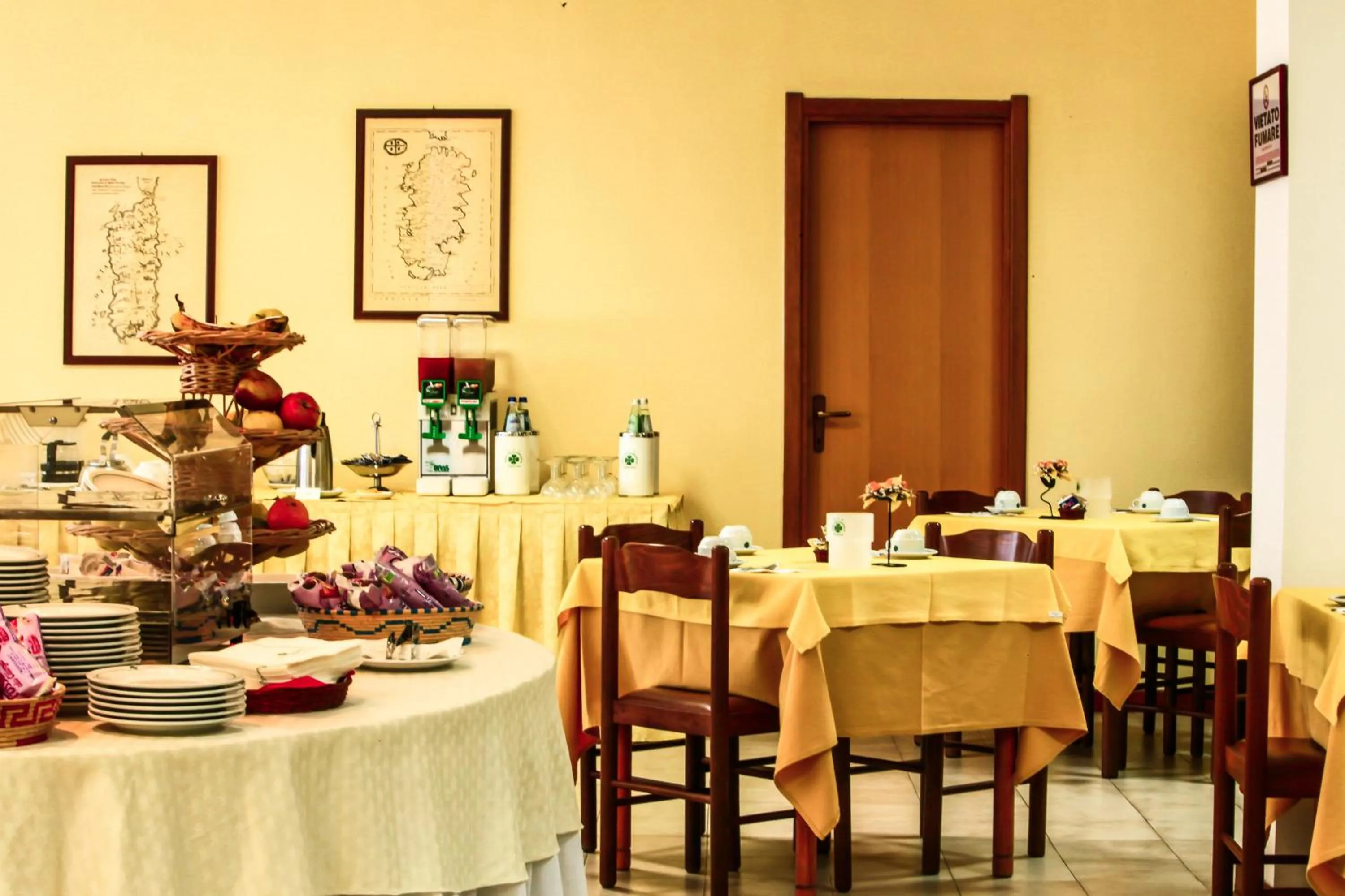 Restaurant/places to eat in Hotel Quadrifoglio